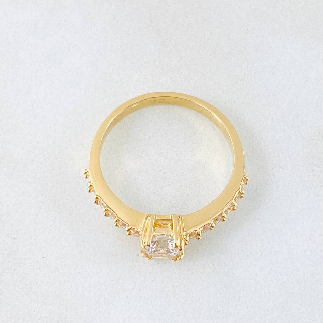 Anillo Solitario Doble Garra 2.7gr / T5 3/4 / Oro Amarillo 18K