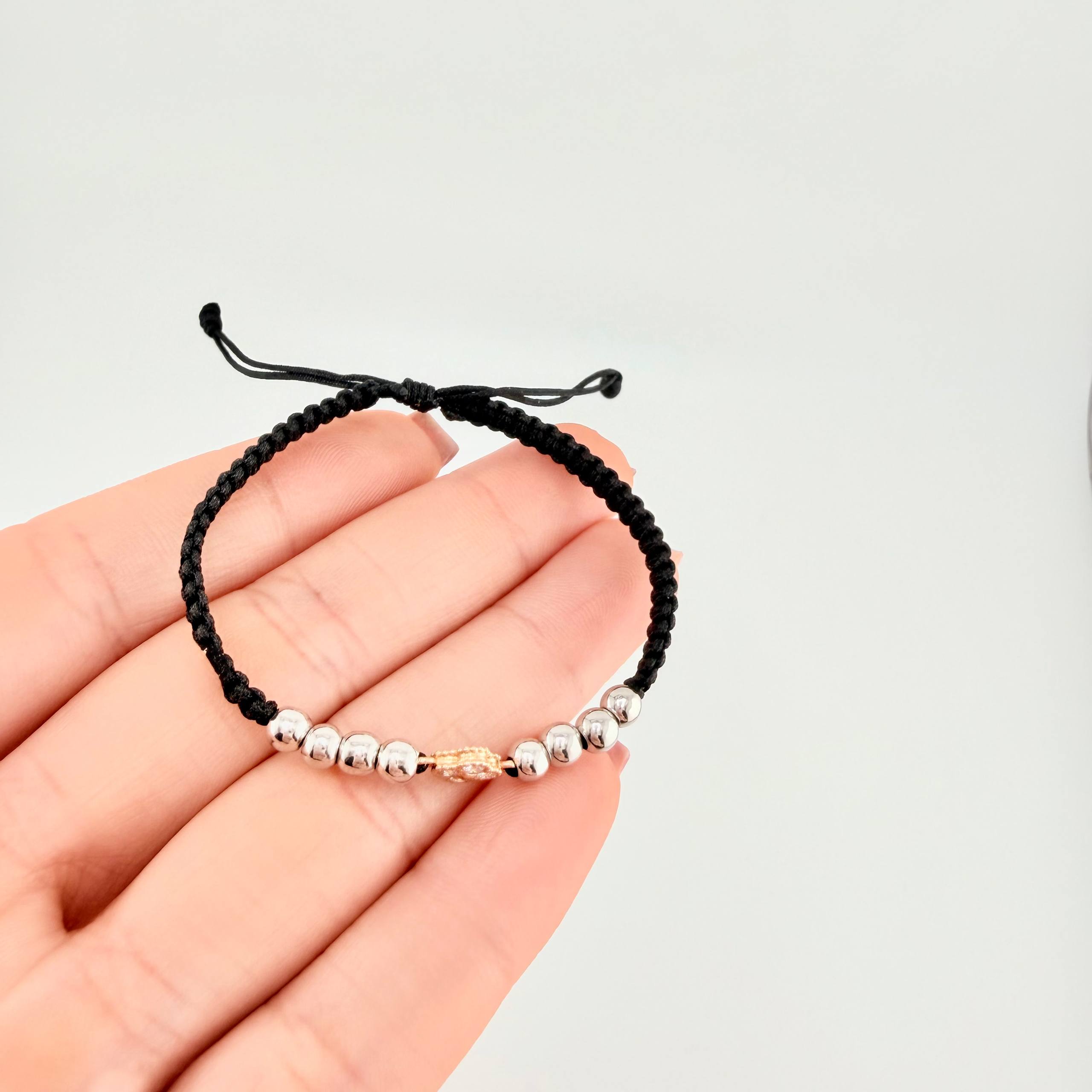 Pulsera Tejida Negra Herraje Flor / Bolas 8Und 4Mm Dos Oros Amarillo Blanco 18K