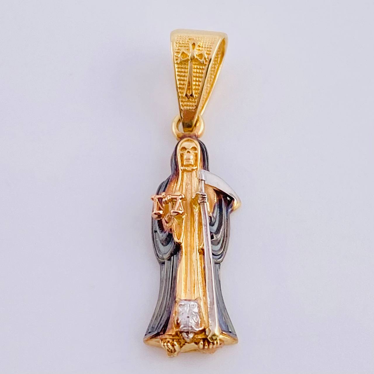 Pendant Santa Muerte 2.45 g / 1 1/4 in Three Golds 18K