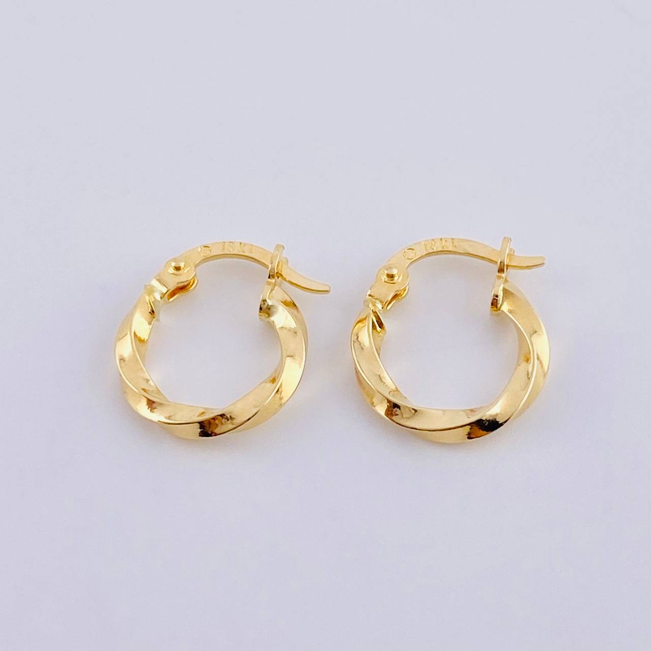 Candongas Kari 0.9 g / 1/2 in Oro Amarillo 18K