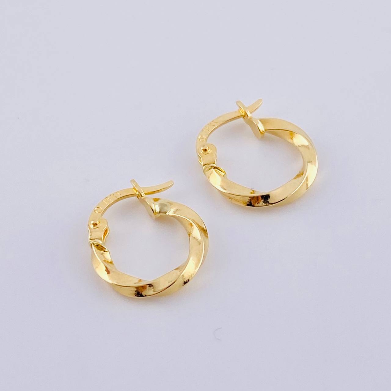 Candongas Kari 0.9 g / 1/2 in Oro Amarillo 18K