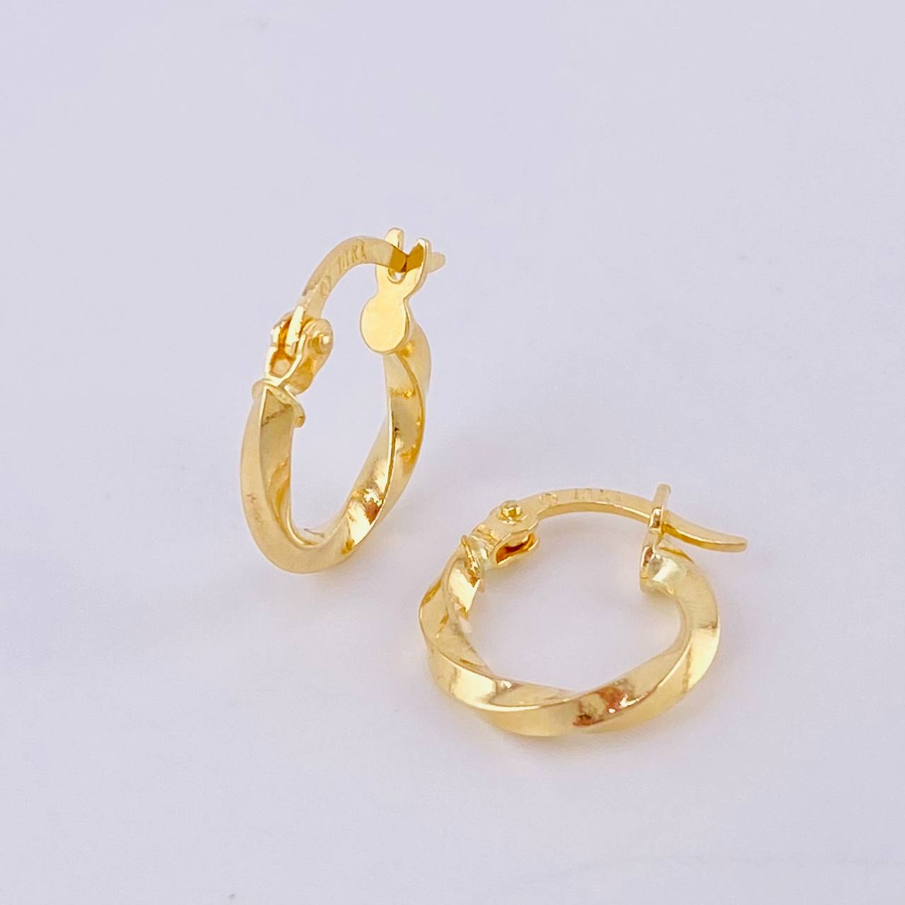Candongas Kari 0.9 g / 1/2 in Oro Amarillo 18K