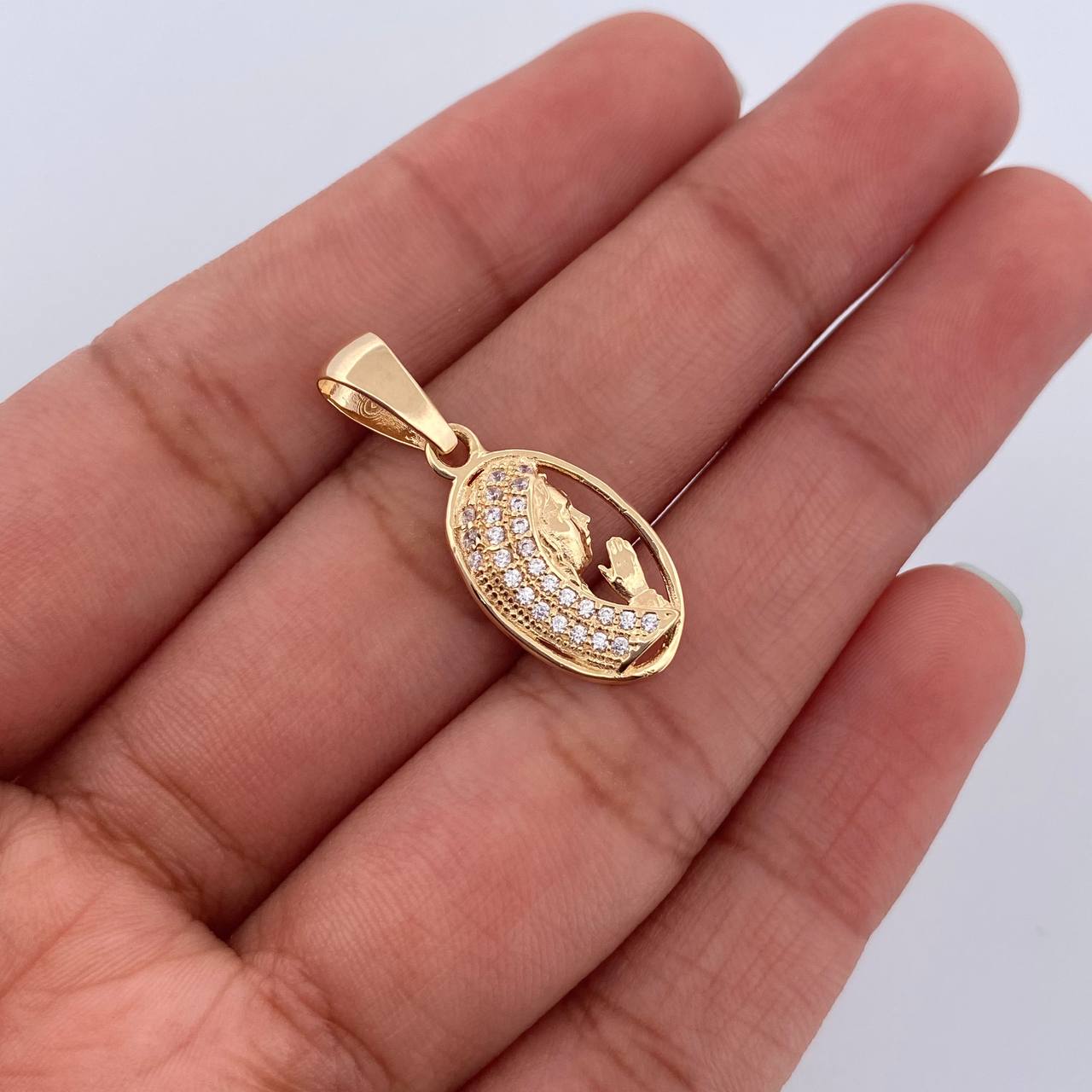 Pendant Virgin Mary 1.35gr / 1.0in / 18K Gold &