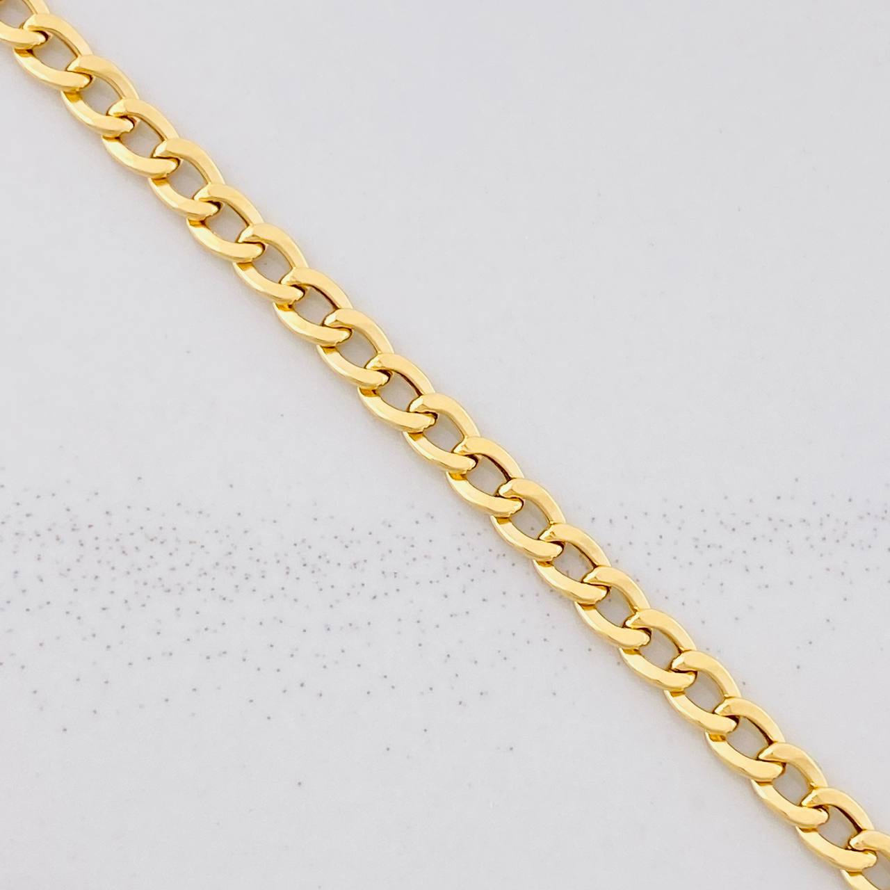 Cadena Cubana 4.25g / 24 in / 3.05mm Oro Amarillo 18K