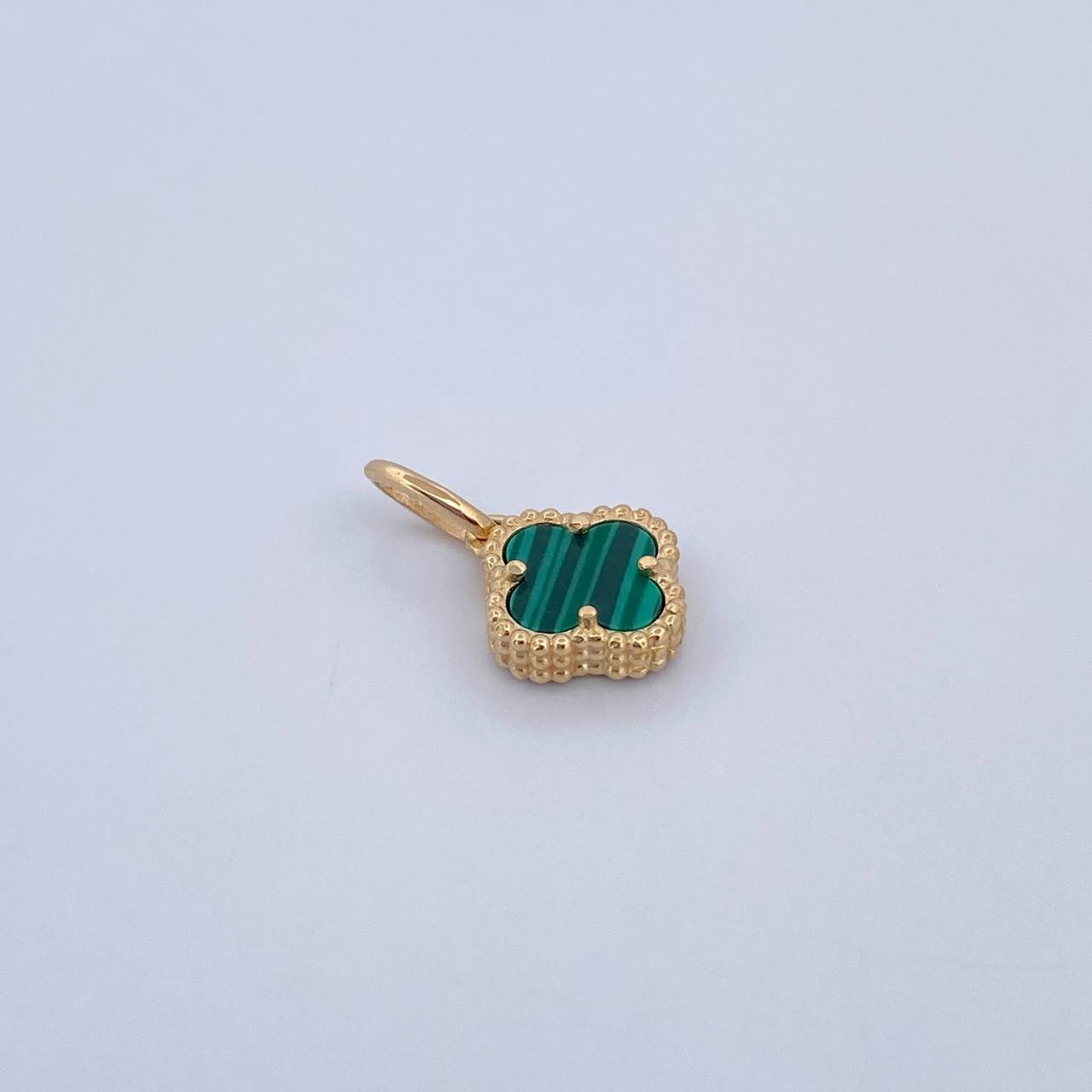 Dije Trebol  1.2gr / 1.7cm / Malaquita Verde Oro Amarillo 18K &