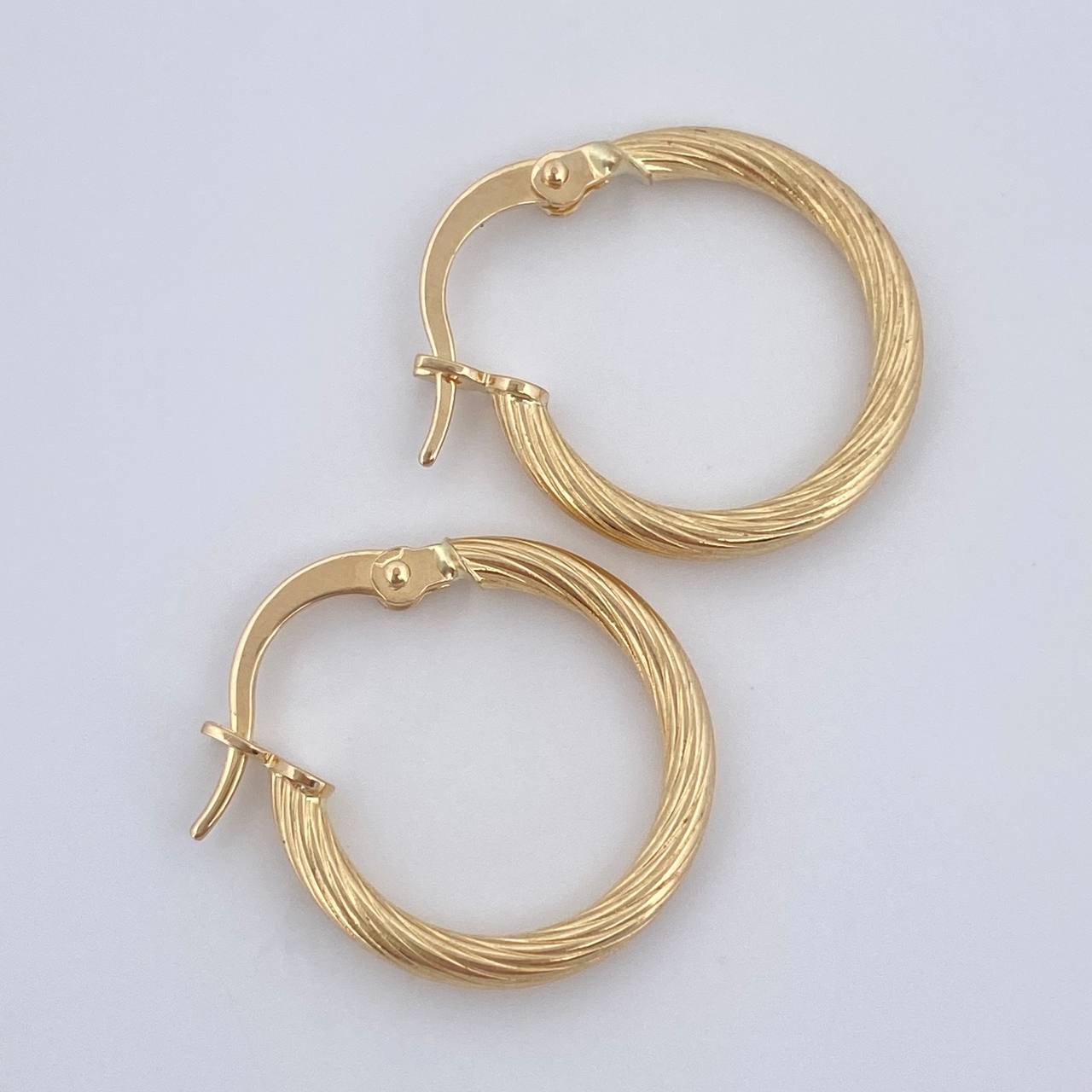 Hoop Earrings Lore 1.15gr / 0.7in / 18K Gold $