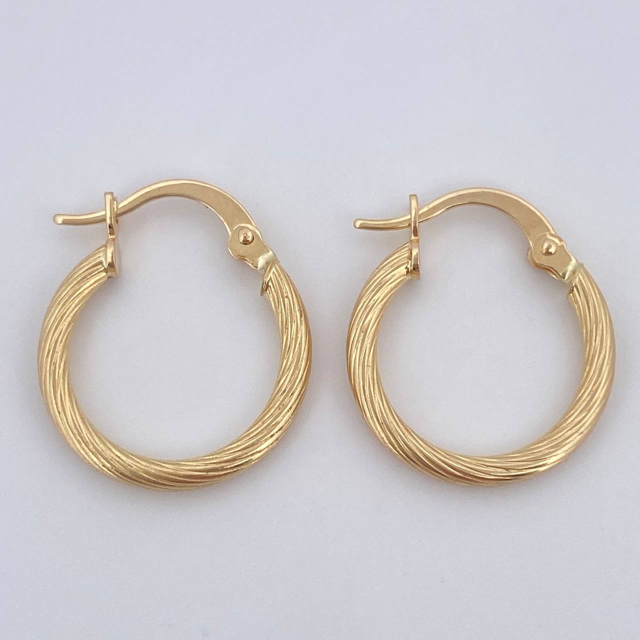 Hoop Earrings Lore 1.15gr / 0.7in / 18K Gold $