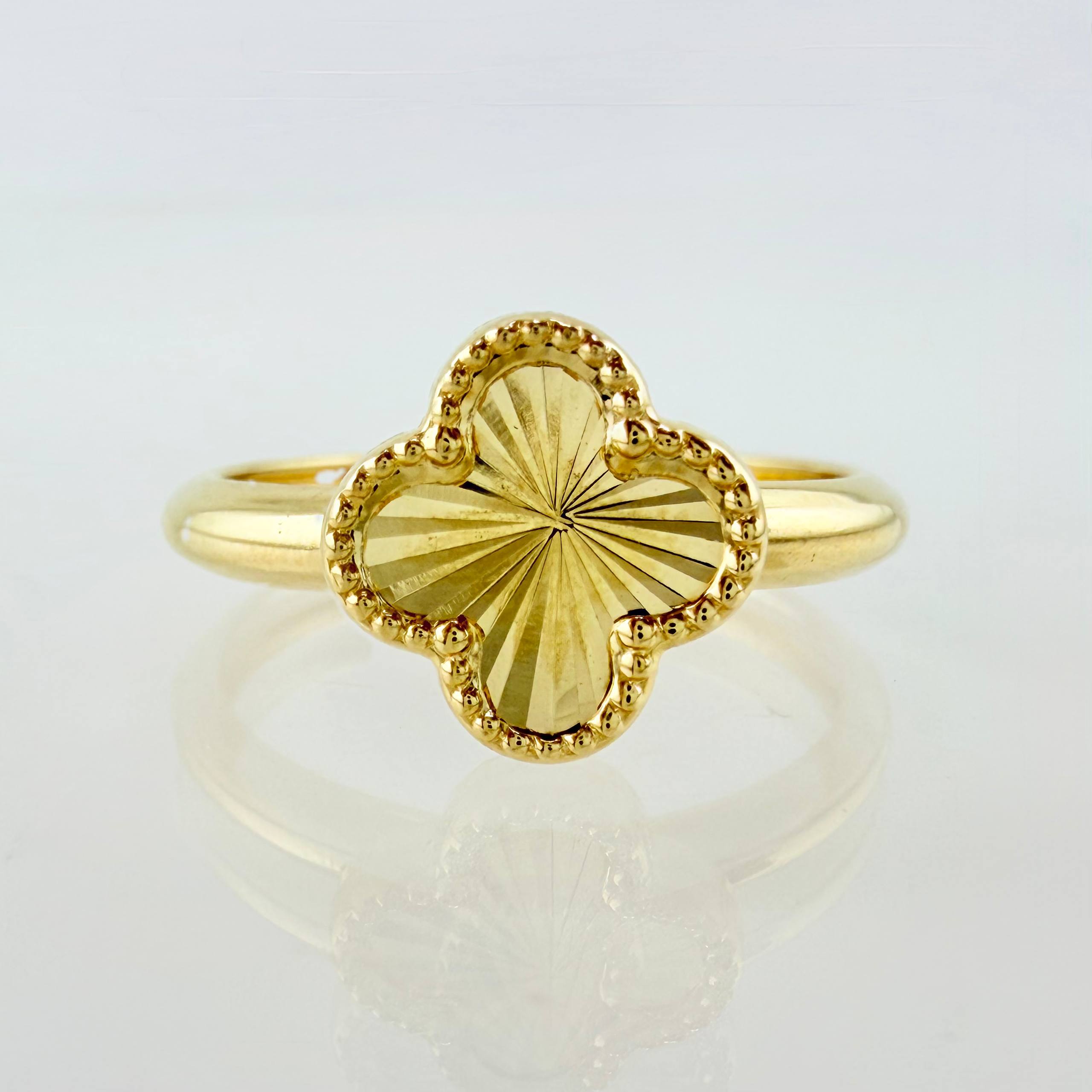 Anillo Trebol Diamantado 1.3gr / T7 / Oro Amarillo 18K *