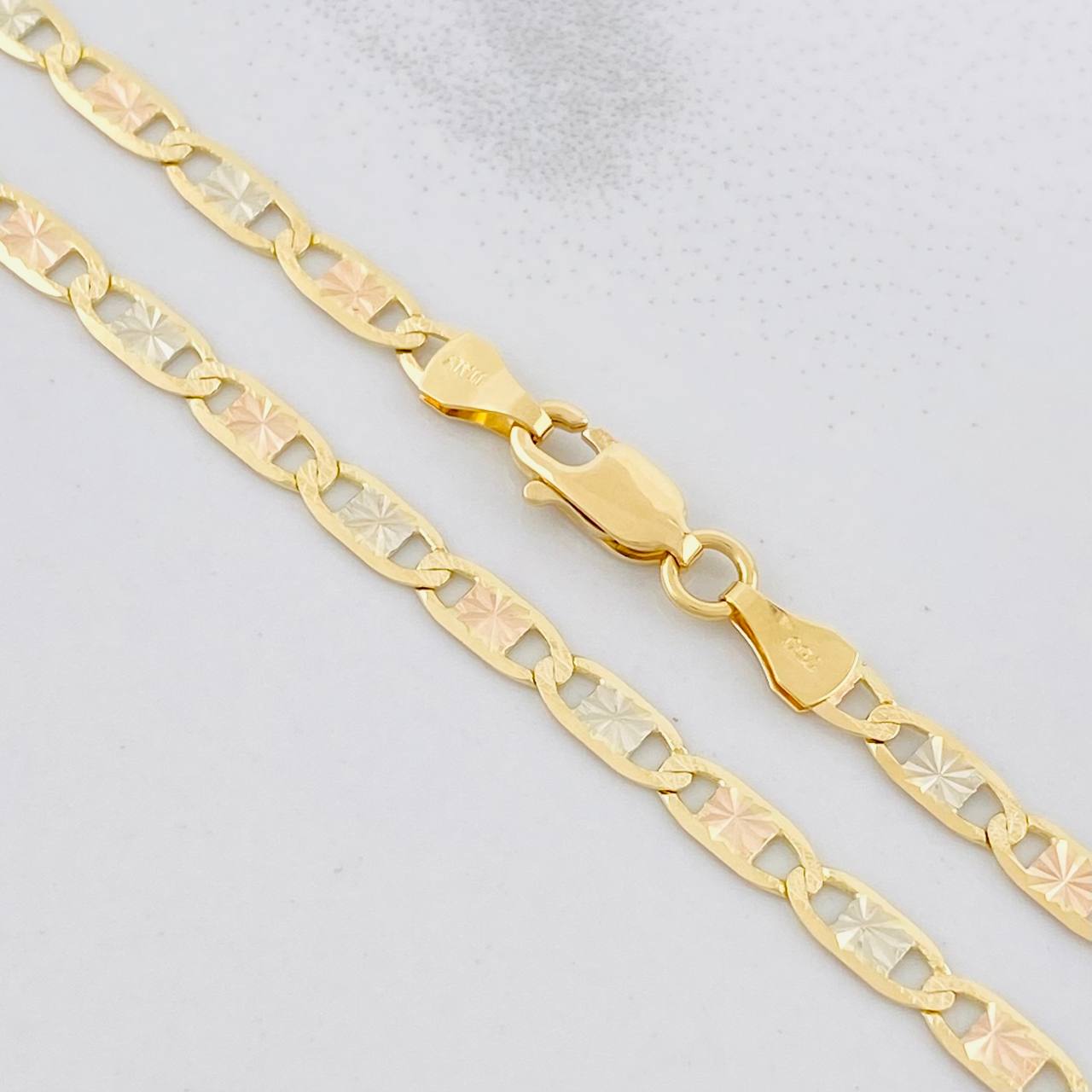 Flat Anchor Chain 7.4g / 18 in / 3.4mm 18K Three Golds