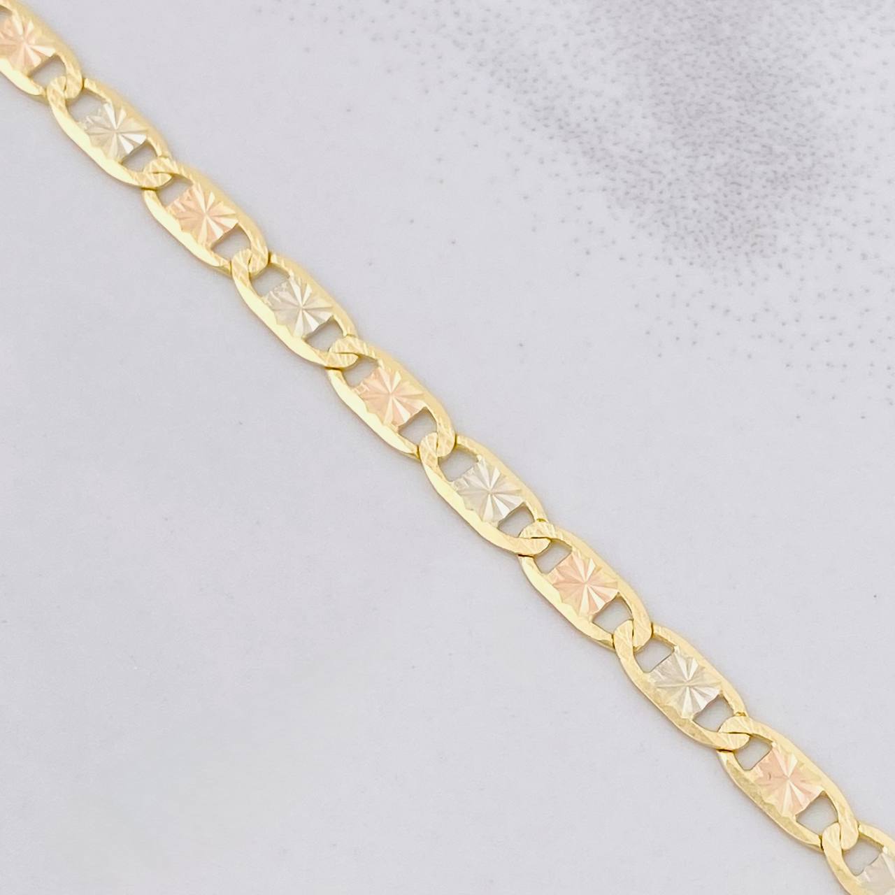 Flat Anchor Chain 7.4g / 18 in / 3.4mm 18K Three Golds