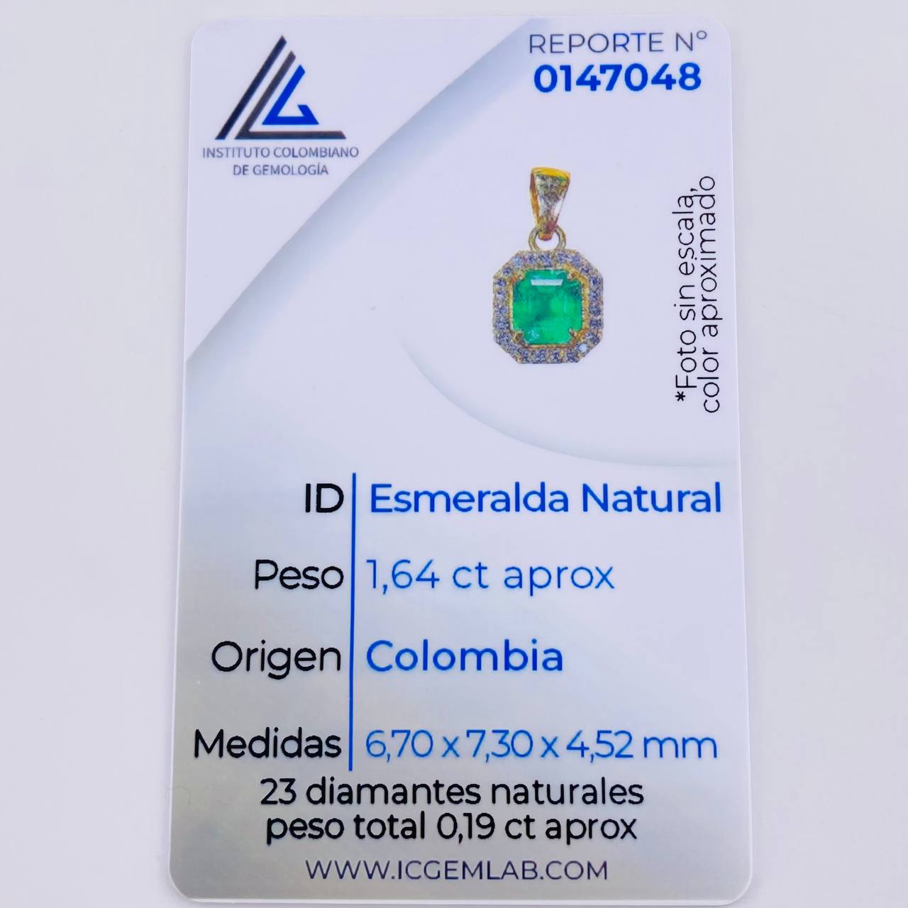 Three-Dimensional Square Frame Pendant Emerald 1.64 Qts Diamond 19Pts 2.8 g / 3/4 in 18K Yellow Gold