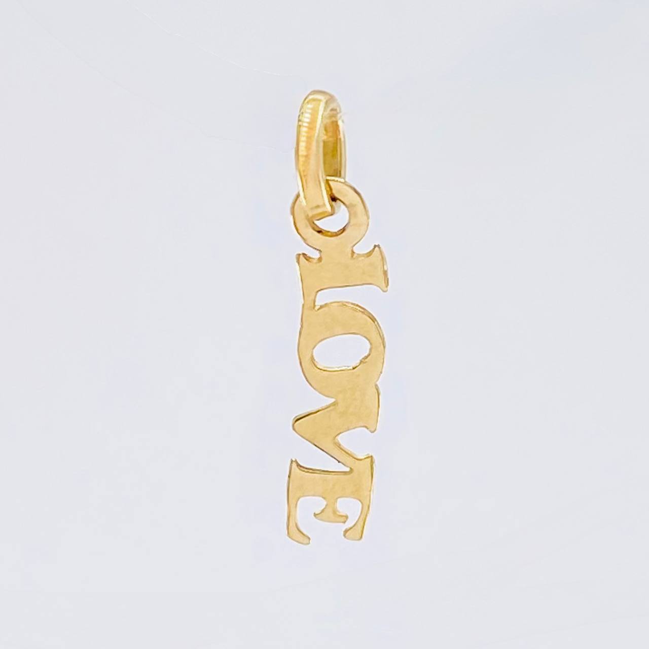 Dije Love 0.25 g / 3/4 in Oro Amarillo 18K