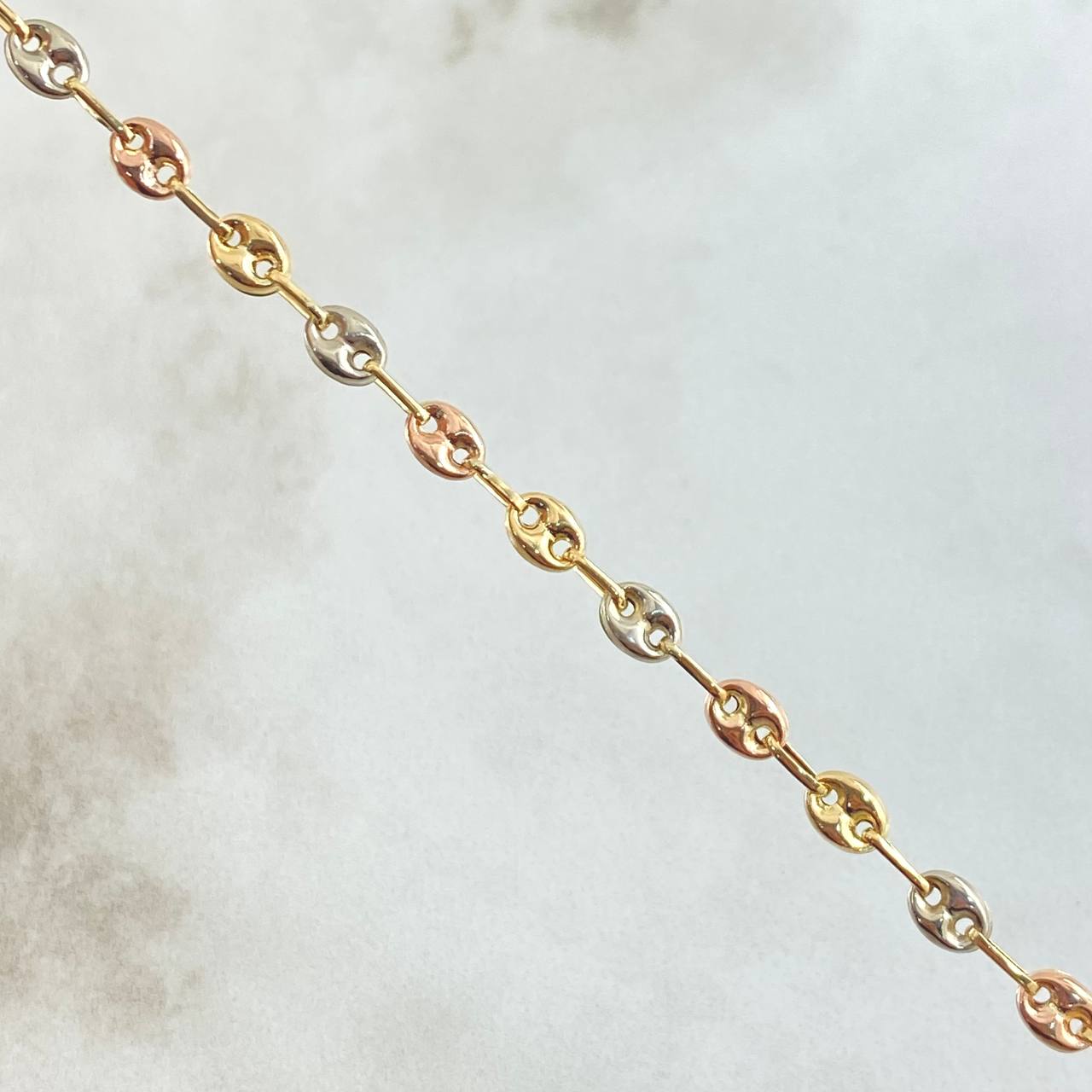 Pulso GC 2.7gr / 16.5cm / 4mm Liso Tres Oros 18K ©