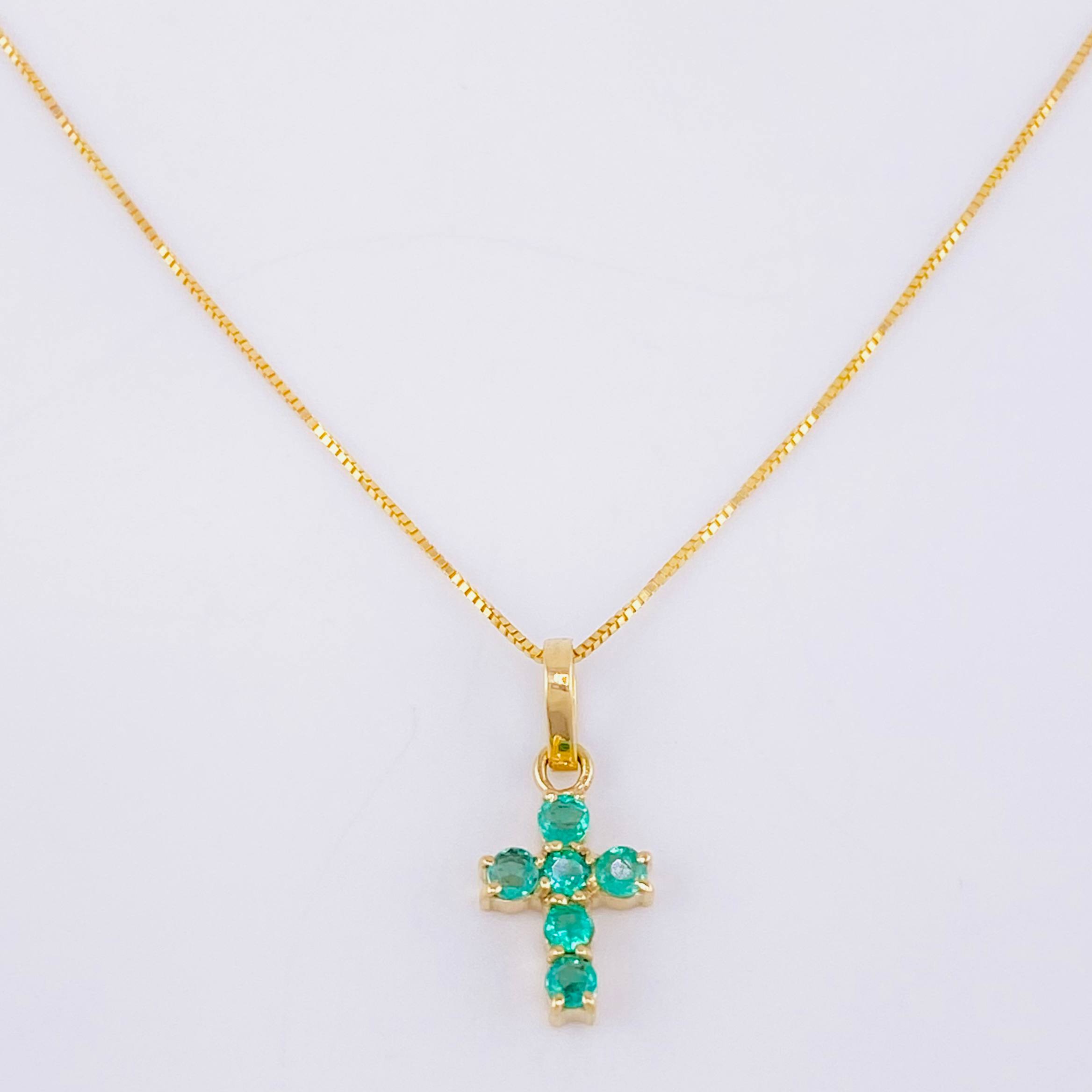 Set Cadena Veneciana + Dije Cruz Tupida Esmeralda 9 Pts / 1.3 g / 17 3/4 in Oro Amarillo 18K