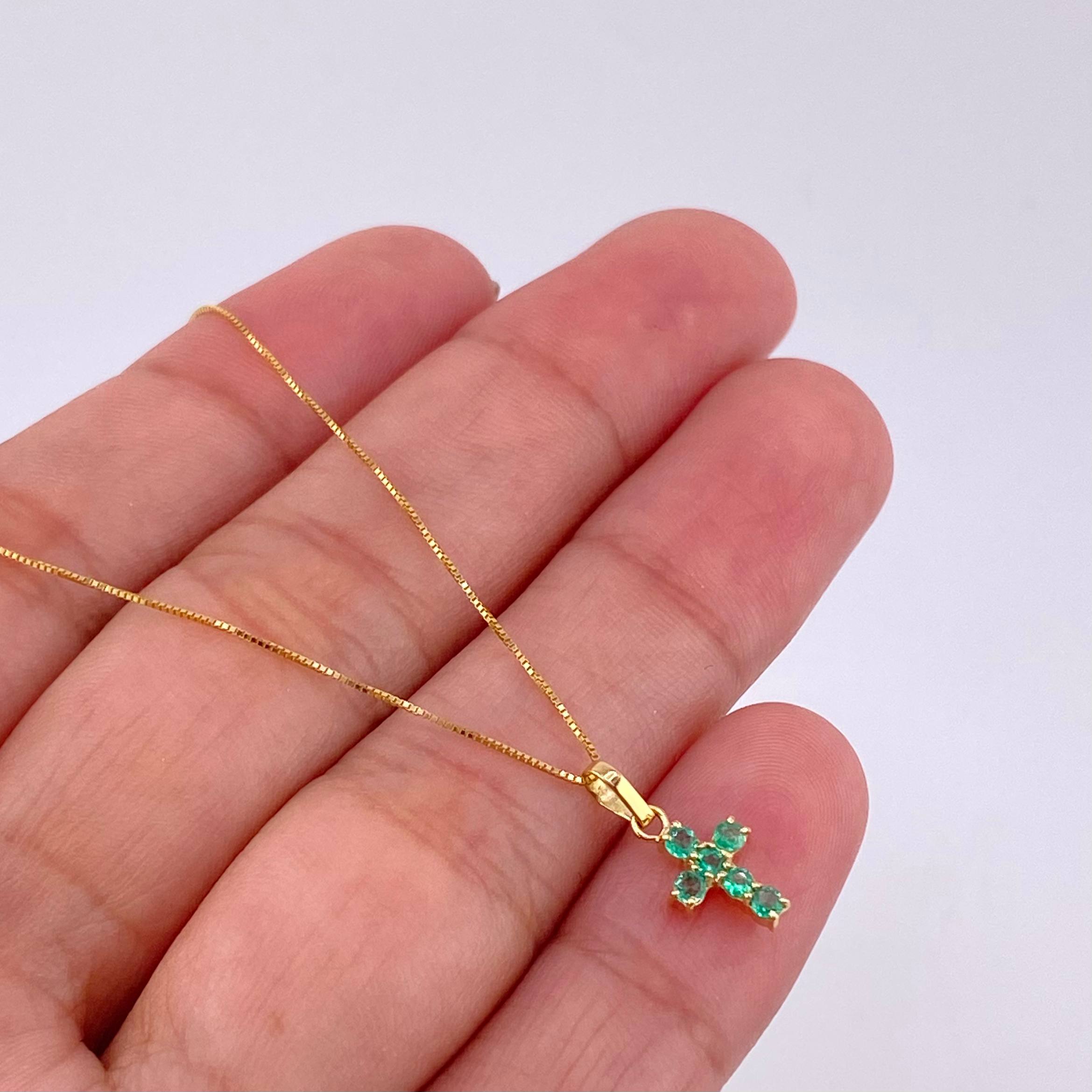 Venetian Chain Set + Dense Cross Pendant Emerald 9 Pts / 1.3 g / 17 3/4 in 18K Yellow Gold