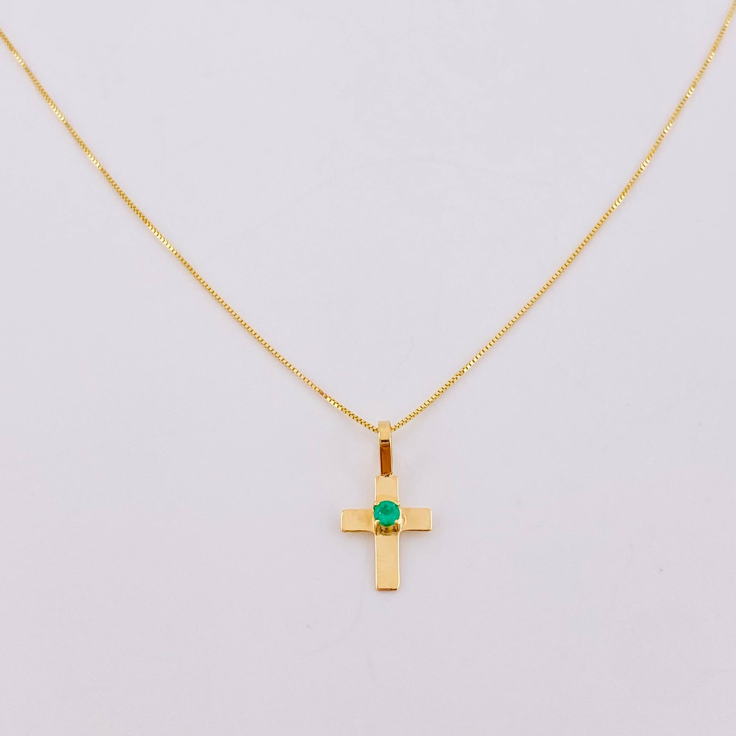 Set Cadena Veneciana + Dije Cruz Lisa Esmeralda 5 Pts / 1.2 g / 17 3/4 in Oro Amarillo 18K