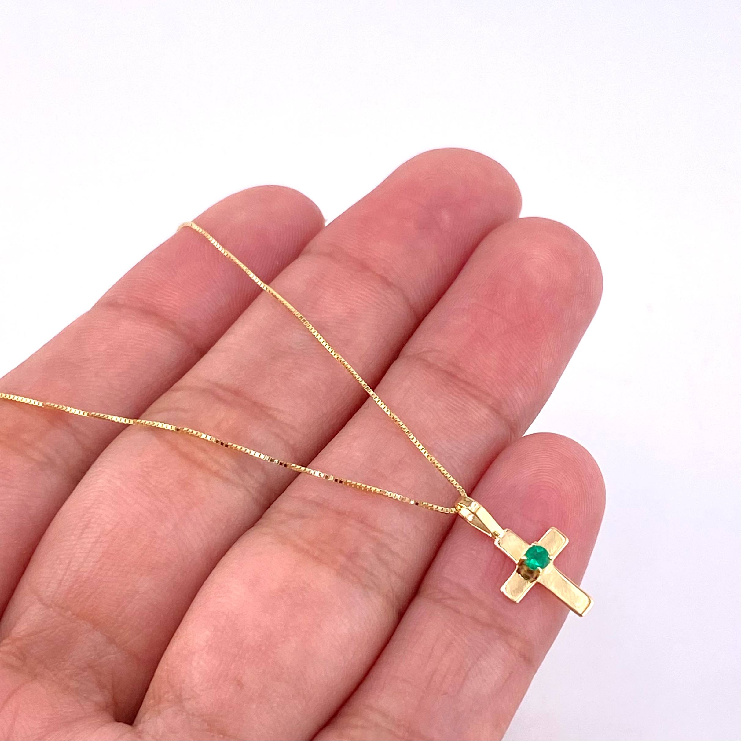 Set Cadena Veneciana + Dije Cruz Lisa Esmeralda 5 Pts / 1.2 g / 17 3/4 in Oro Amarillo 18K