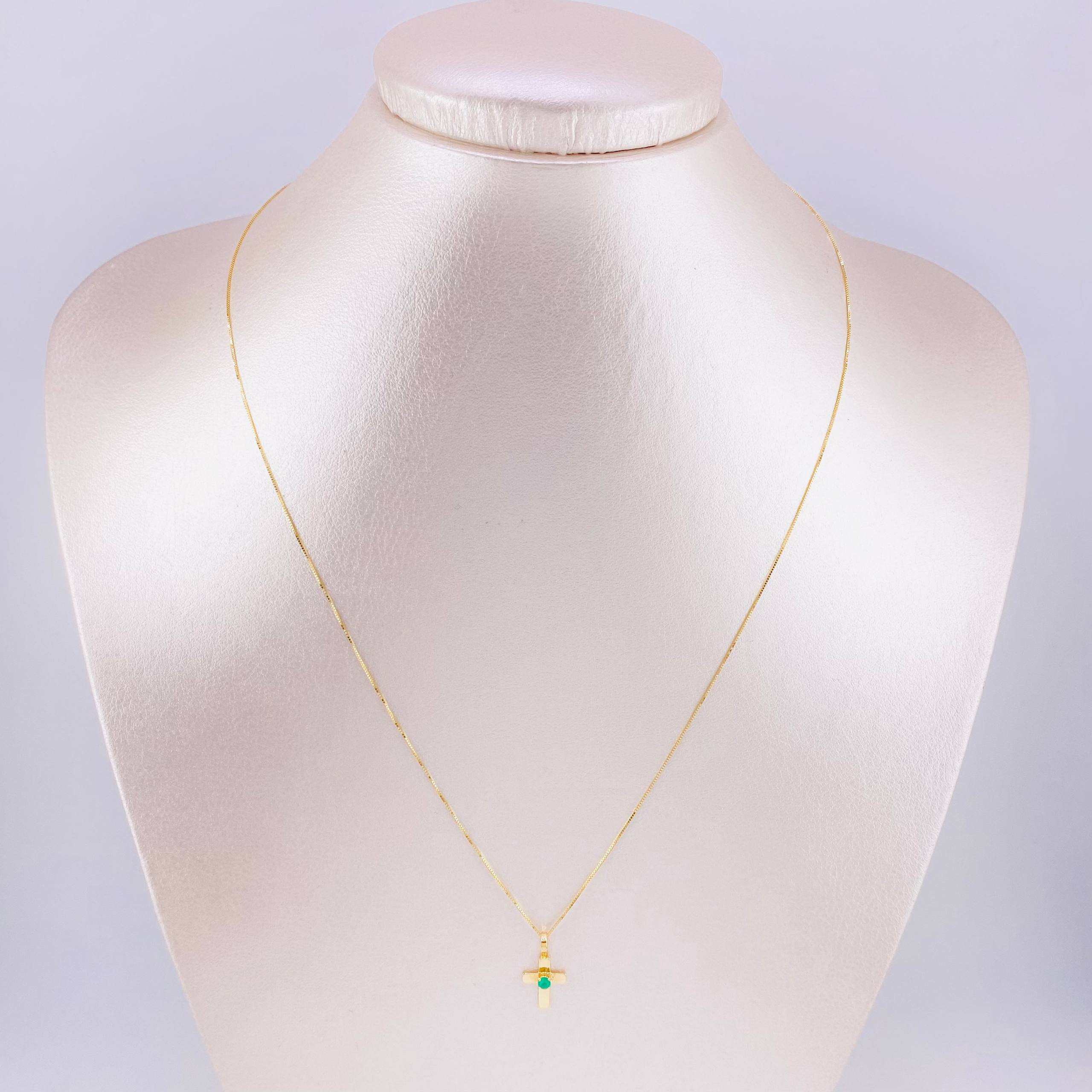 Set Cadena Veneciana + Dije Cruz Lisa Esmeralda 5 Pts / 1.2 g / 17 3/4 in Oro Amarillo 18K