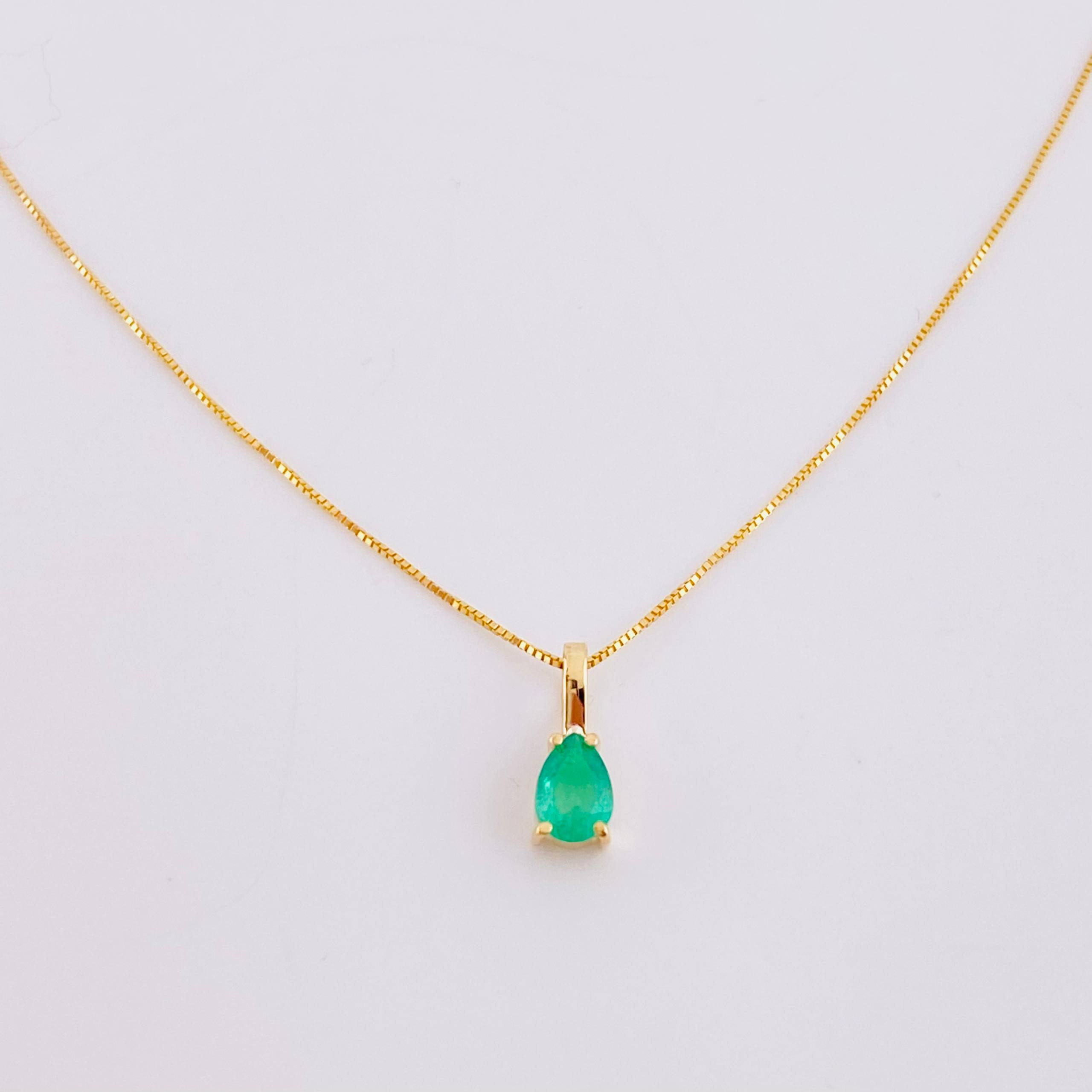 Set Cadena Veneciana + Dije Sencillo Lagrima Esmeralda 19 Pts / 1.05 g / 17 3/4 in Oro Amarillo 18K