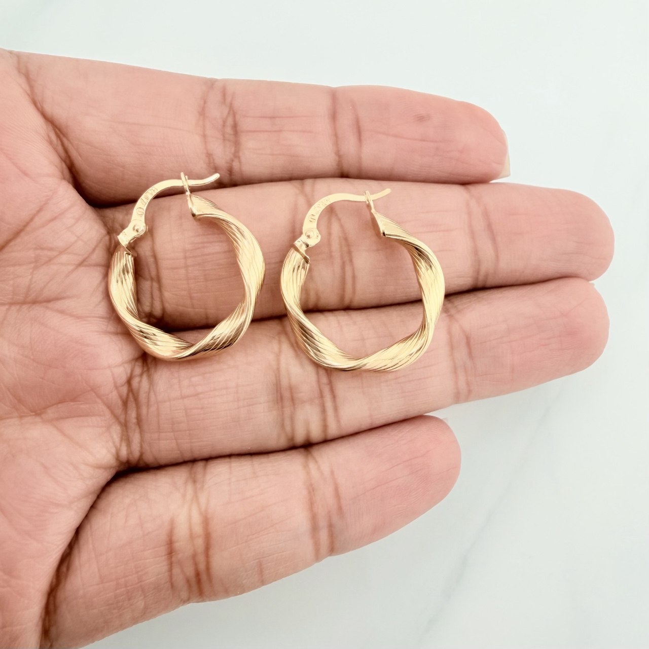 Hoop Earrings Bella 1.9 g / 1 in Yellow Gold 18K