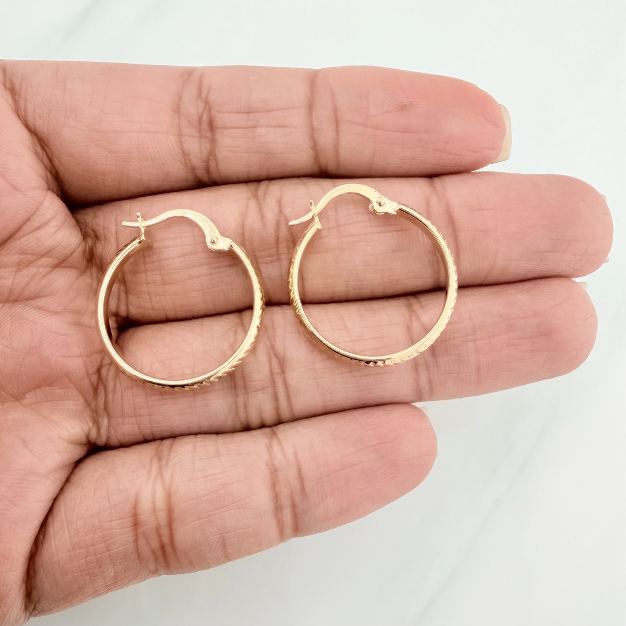 Kuki Hoop Earrings 1.55 g / 1 in 18K Yellow Gold