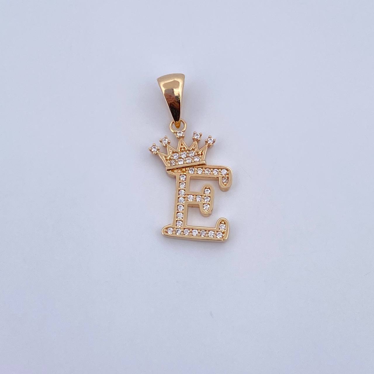 Dije Letra E Corona 1.9gr / 2.6cm / Circones Blancos Oro Amarillo 18K &