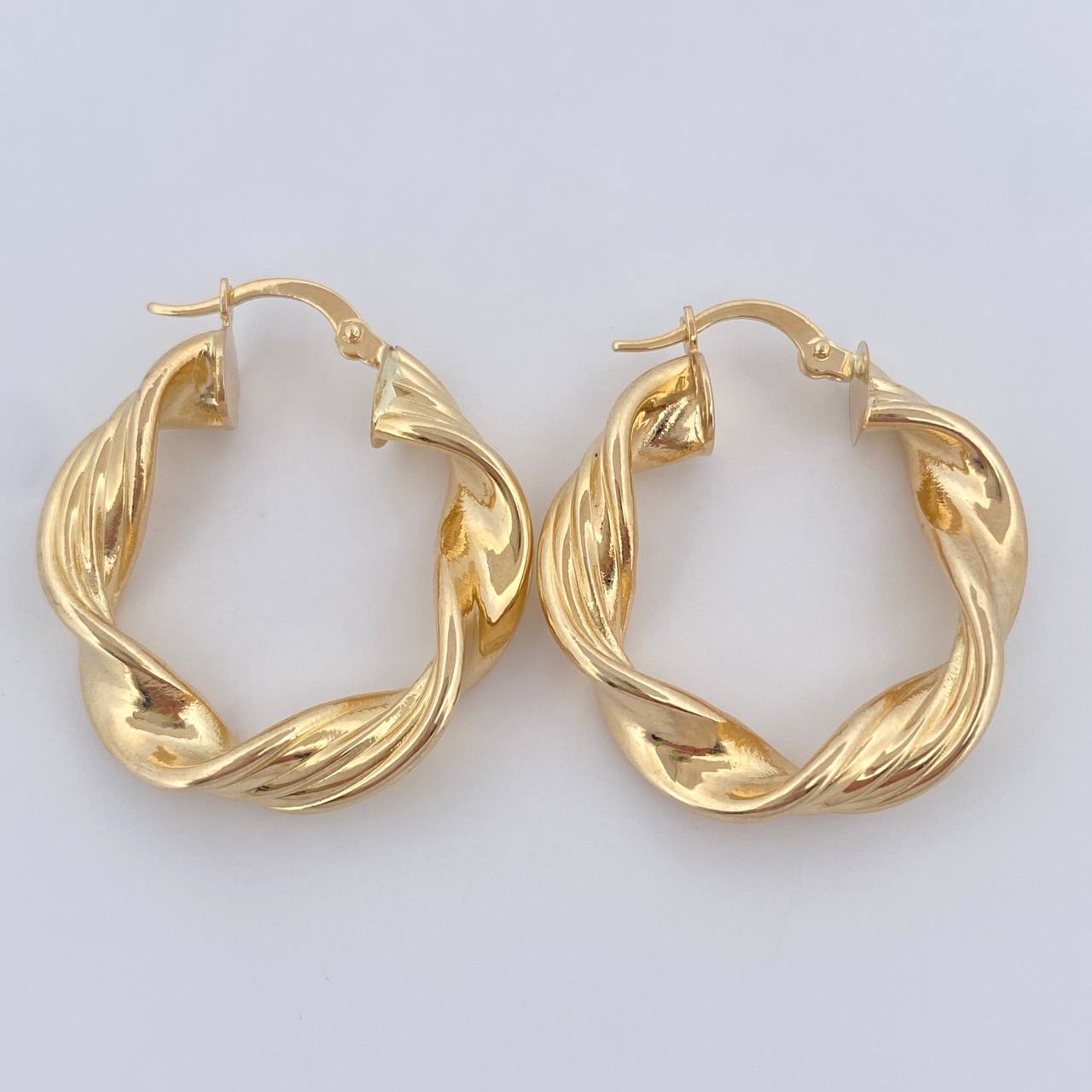 Hoop Earrings Nico 4.85gr / 1.2in / 18K Gold $