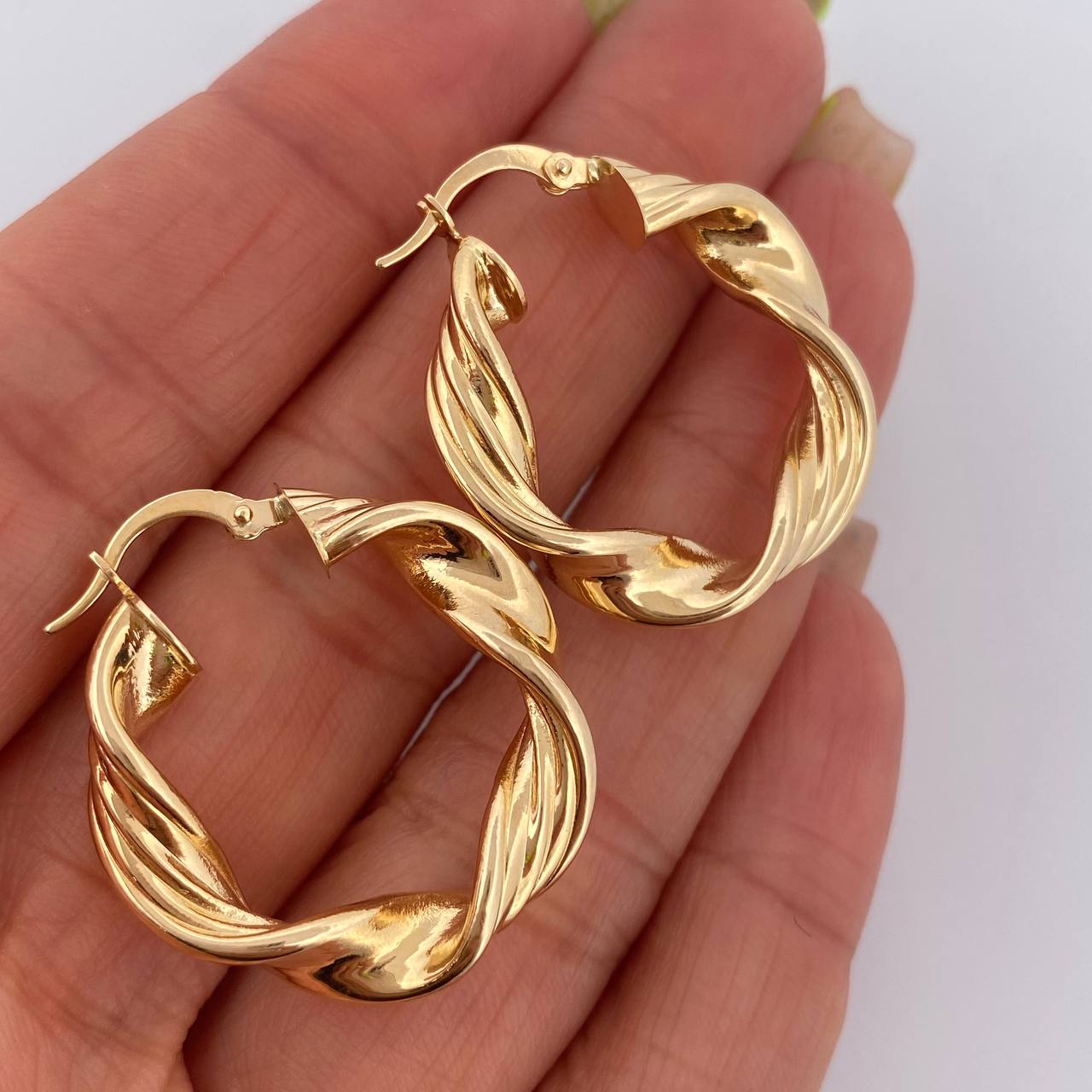 Hoop Earrings Nico 4.85gr / 1.2in / 18K Gold $
