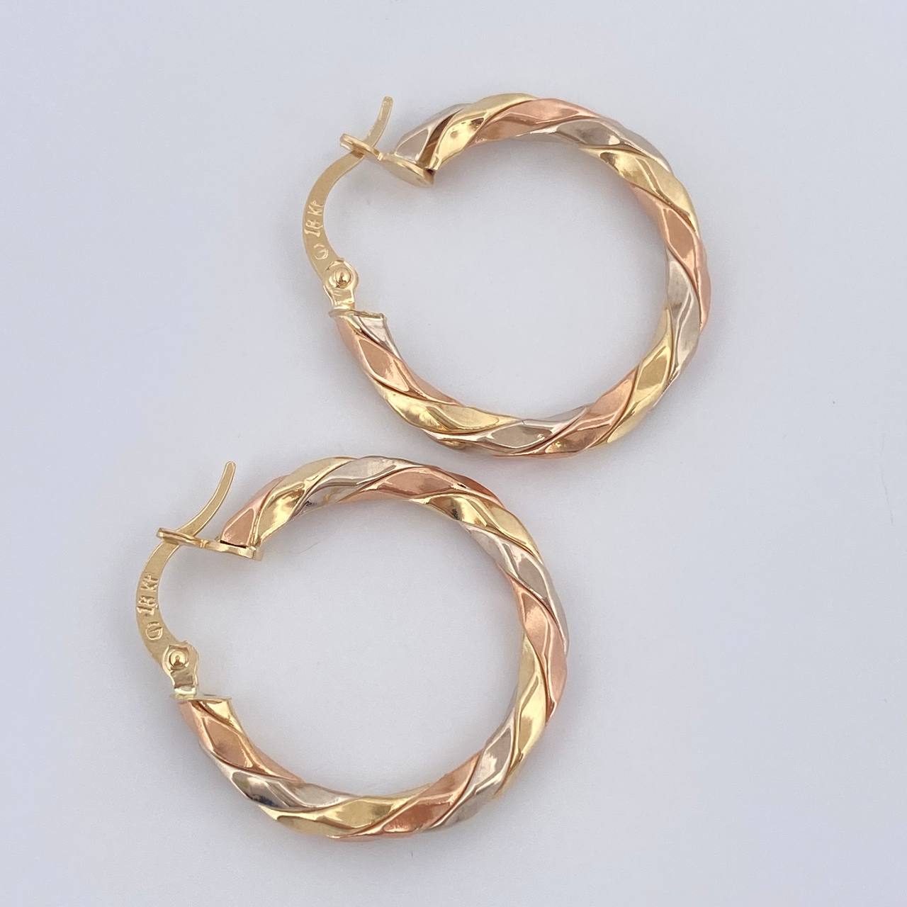 Nely Hoop Earrings 2.2gr / 3/4 in / Three 18K Golds
