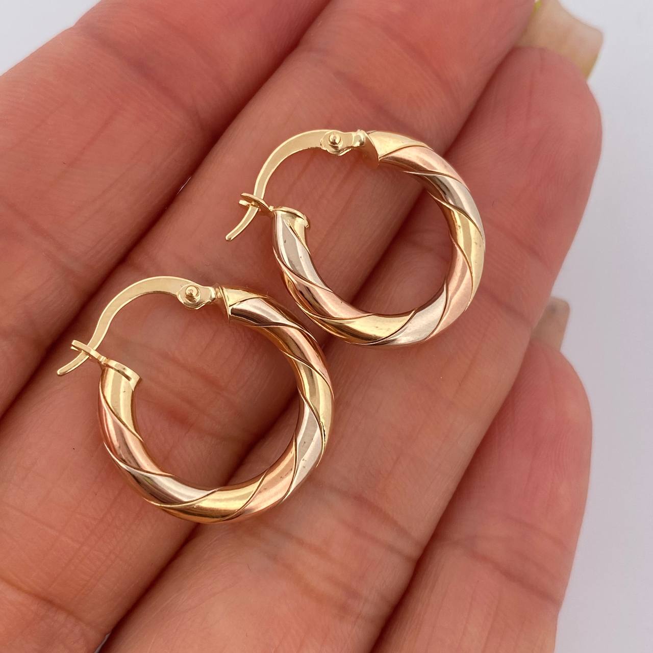 Hoop Earrings Mary 2.2gr / 0.8in / 18K Gold $
