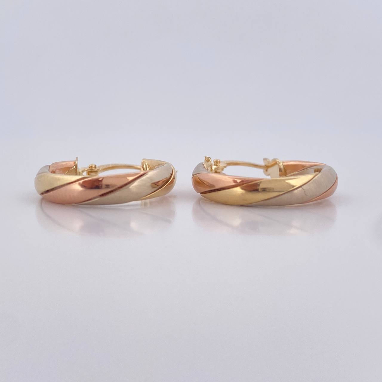 Hoop Earrings 1.95gr / 2cm / 18K Gold $