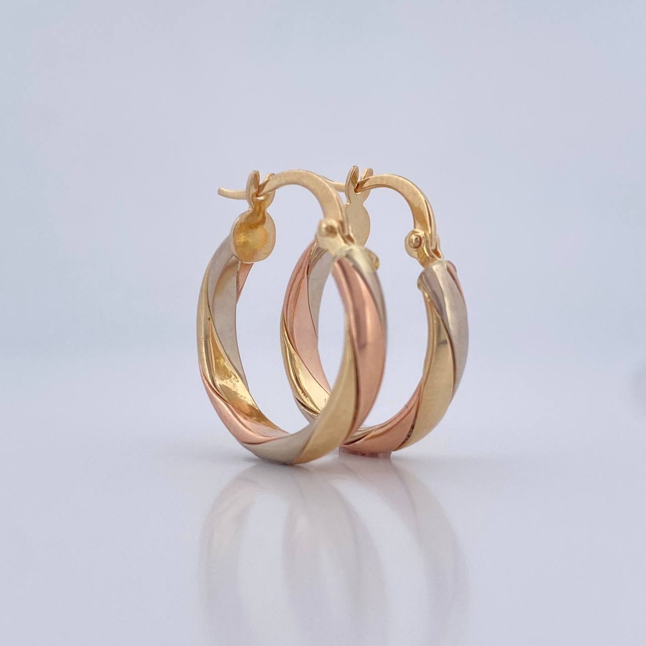 Hoop Earrings 1.95gr / 2cm / 18K Gold $