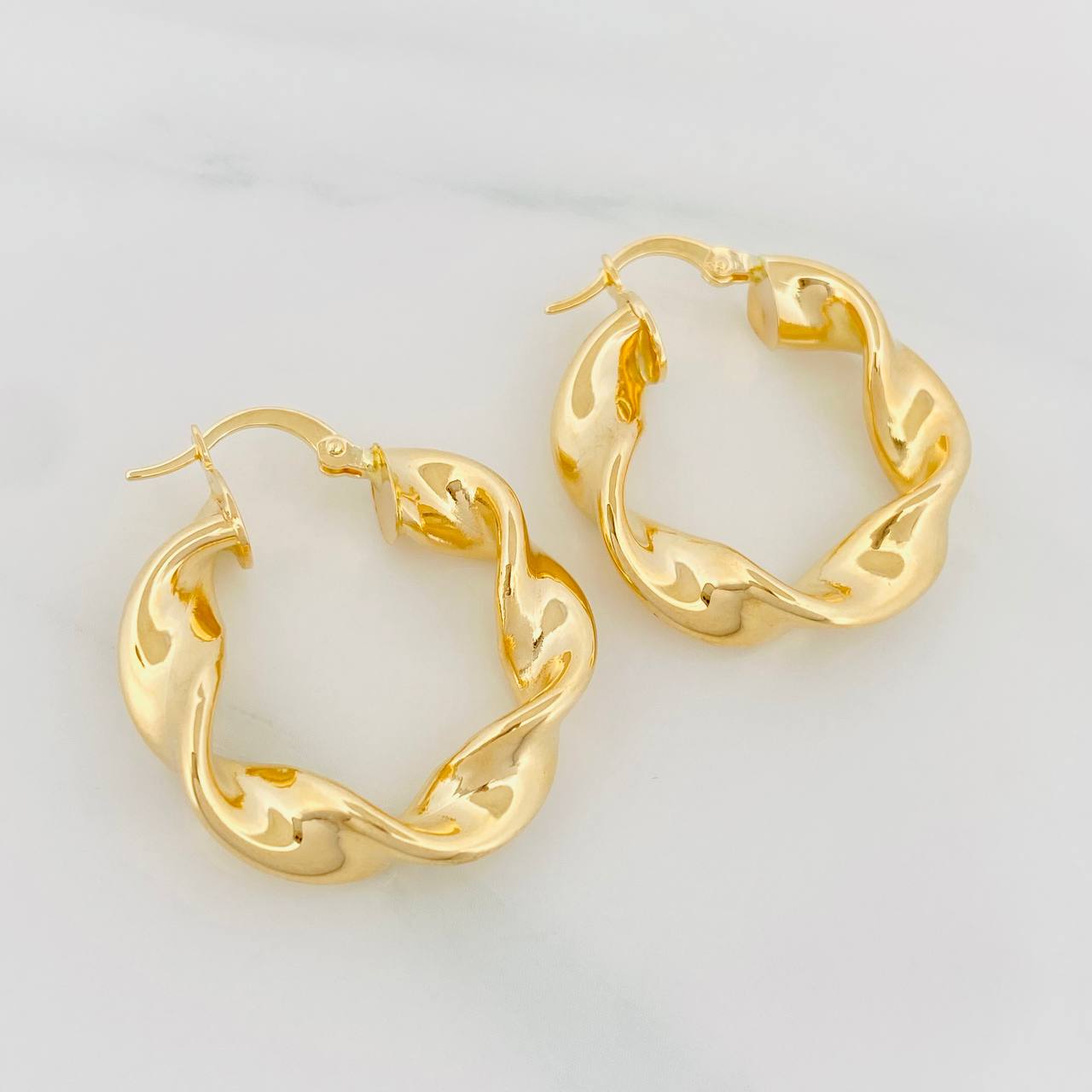 Candongas Demi 4.9 g / 1 1/4 in Oro Amarillo 18K