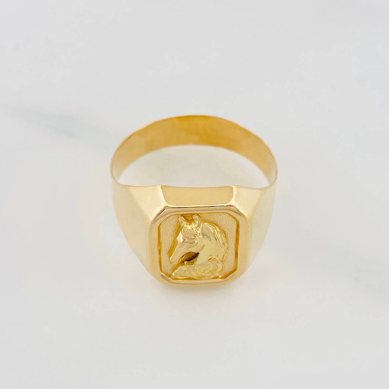 Anillo Caballo 3.65 g / T10 3/4 Oro Amarillo 18K