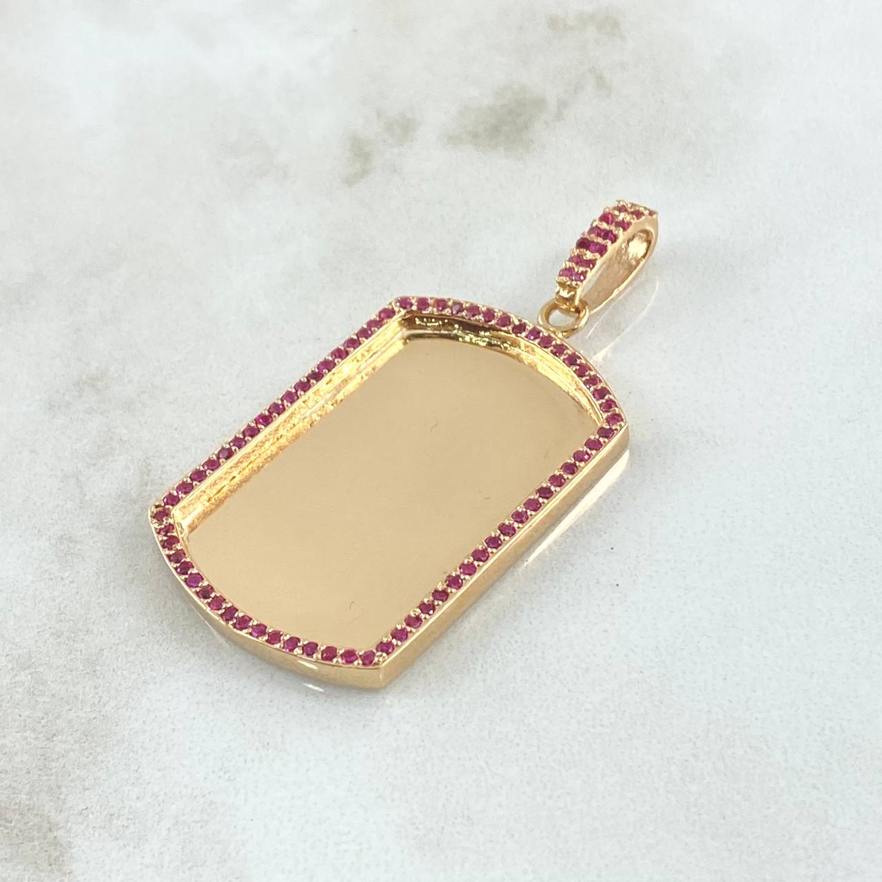 Dije Placa Marco Rectangular Curva 11.15gr / 4.8cm / Circones Fucsias Oro Amarillo 18K *