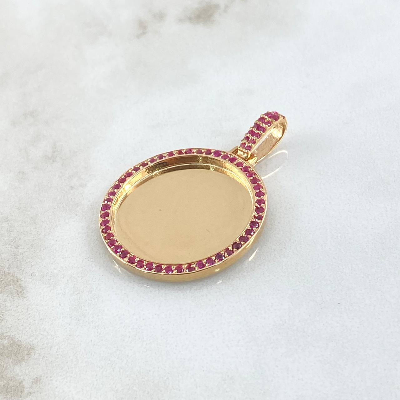 Dije Placa Marco Circular 8.65gr / 4cm / Circones Fucsias Oro Amarillo 18K *