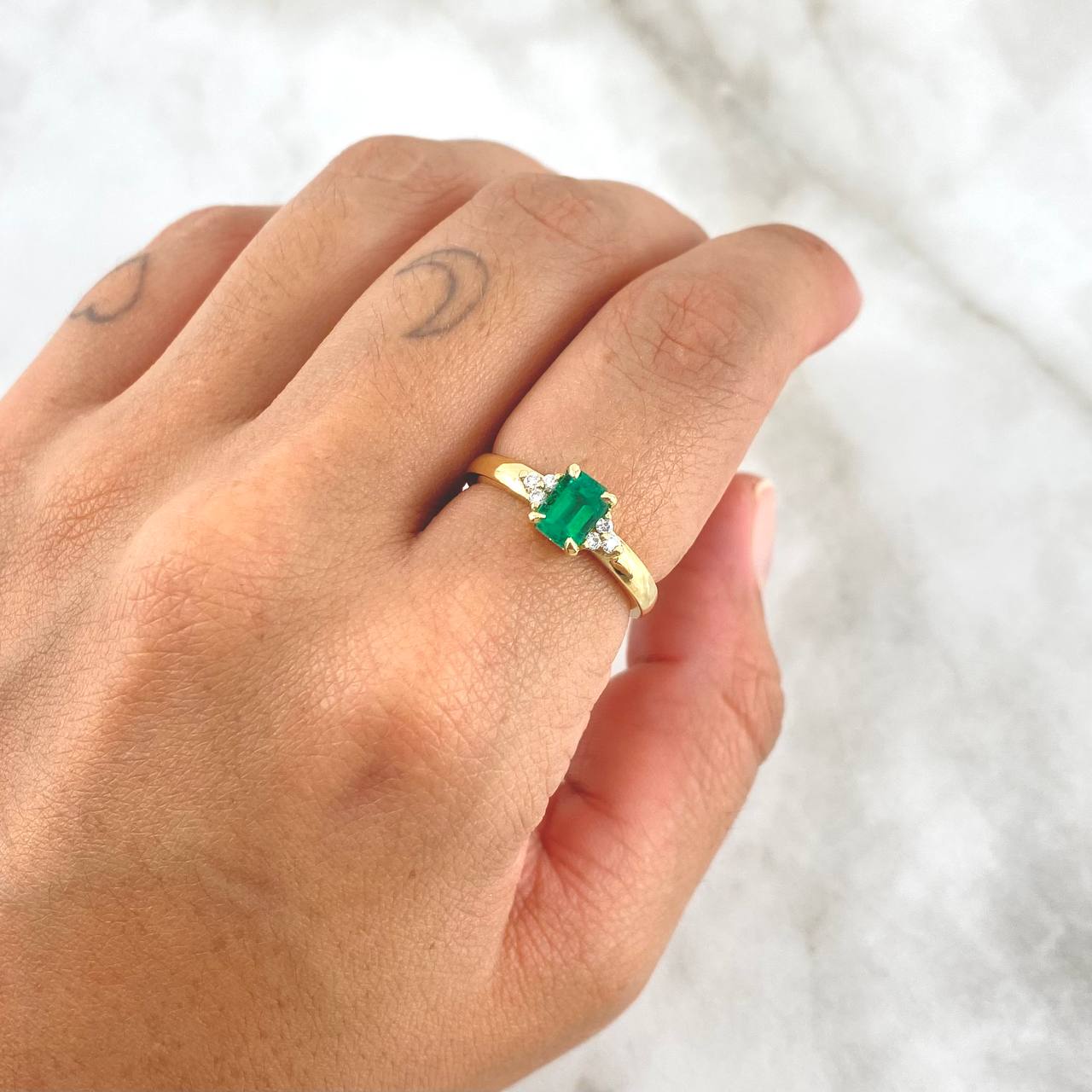 Solitaire Ring Tri 3.9gr / Size 6 3/4 / Emerald 60pts - White Diamonds 8pts 18K Yellow Gold (Jewelry) *