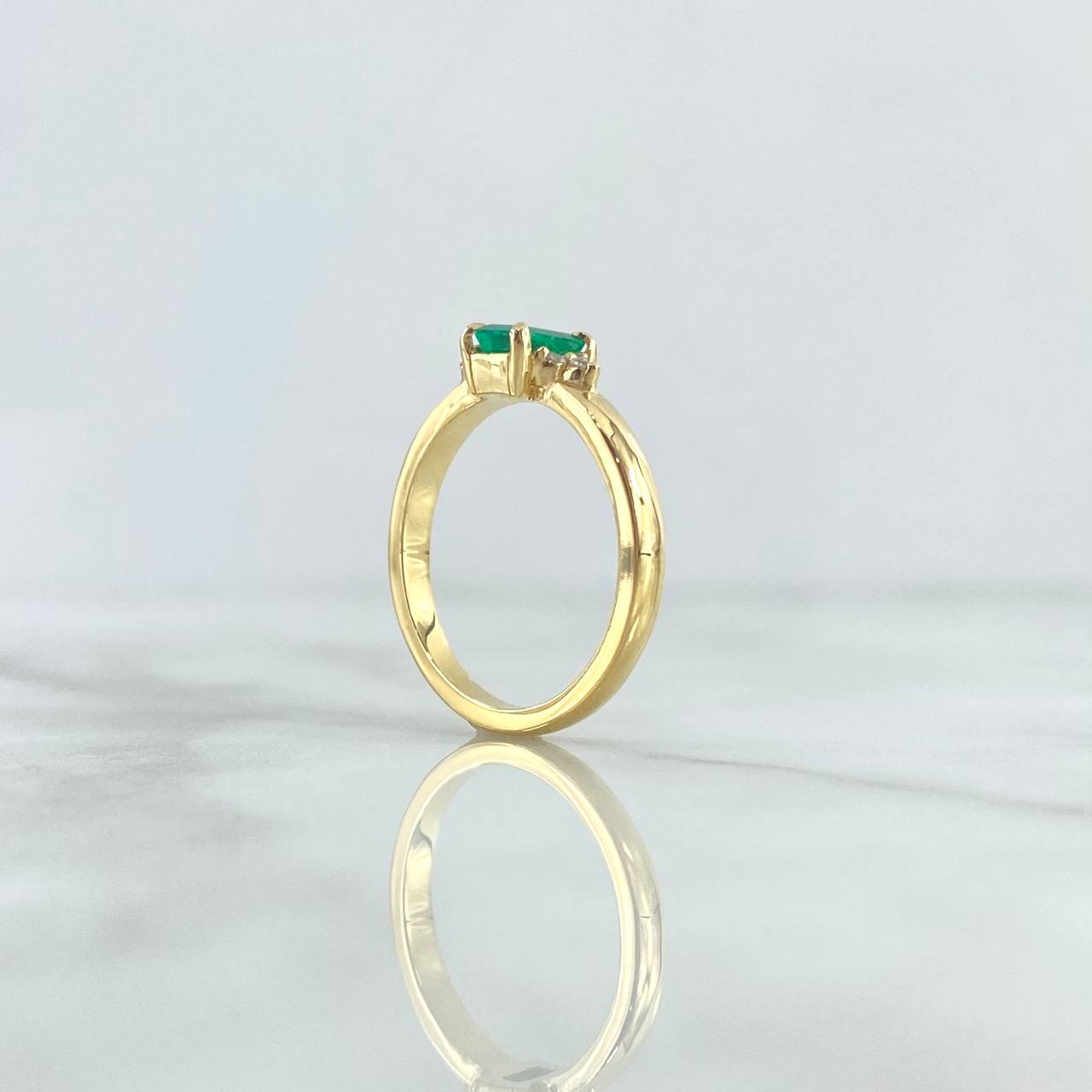 Solitaire Ring Tri 3.9gr / Size 6 3/4 / Emerald 60pts - White Diamonds 8pts 18K Yellow Gold (Jewelry) *