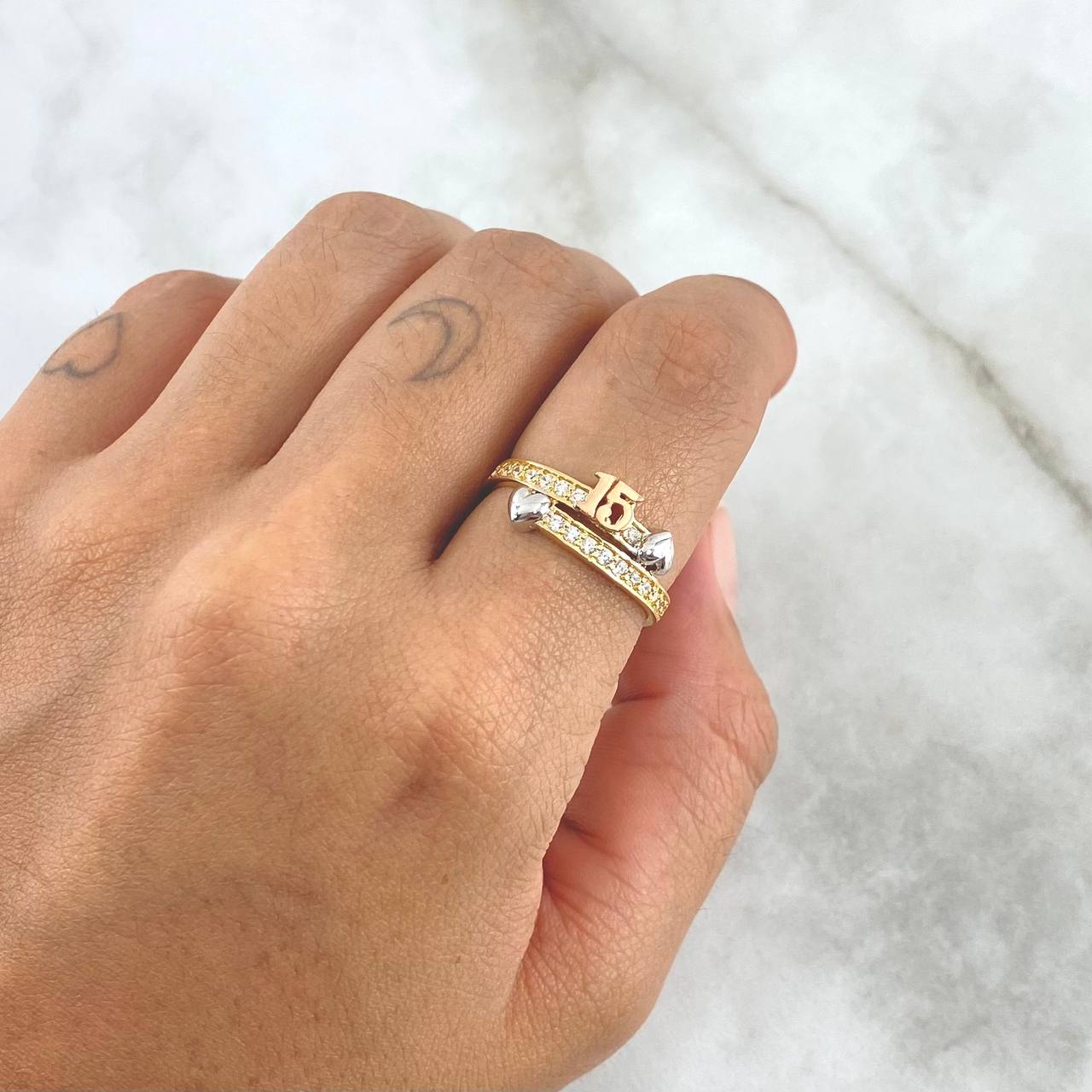 Quince Double Line Heart Ring 3.1gr / Size 7 3/4 / White Zircons Three 18K Golds *