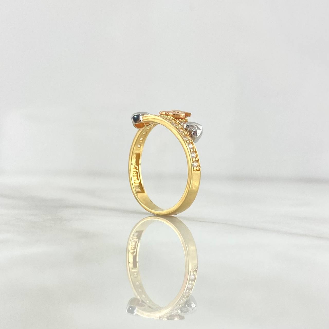 Quince Double Line Heart Ring 3.1gr / Size 7 3/4 / White Zircons Three 18K Golds *