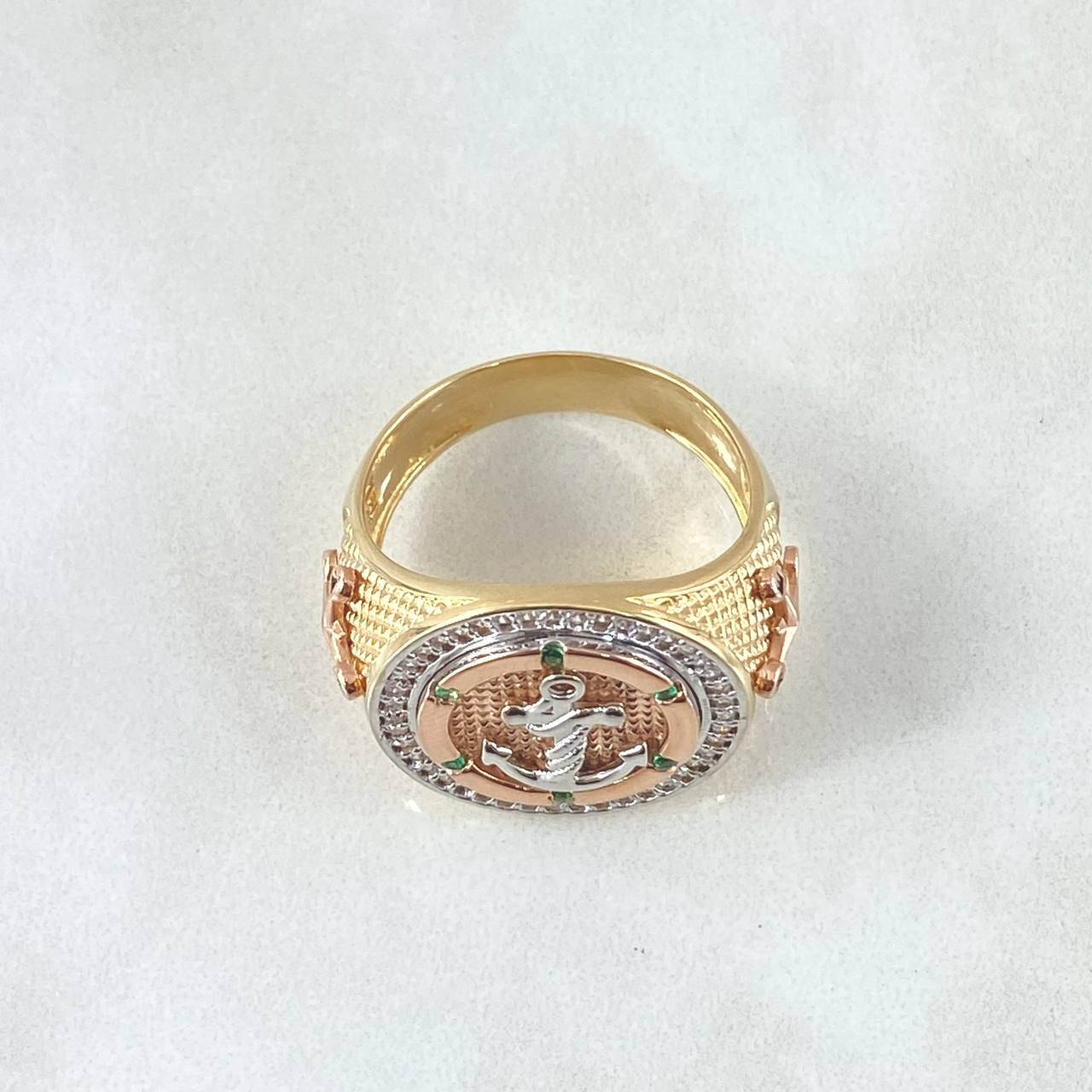 Anillo Sello Ancla 9.55gr / T10 1/4 / Circones Blancos Verdes Texturizado Tres Oros 18K ©