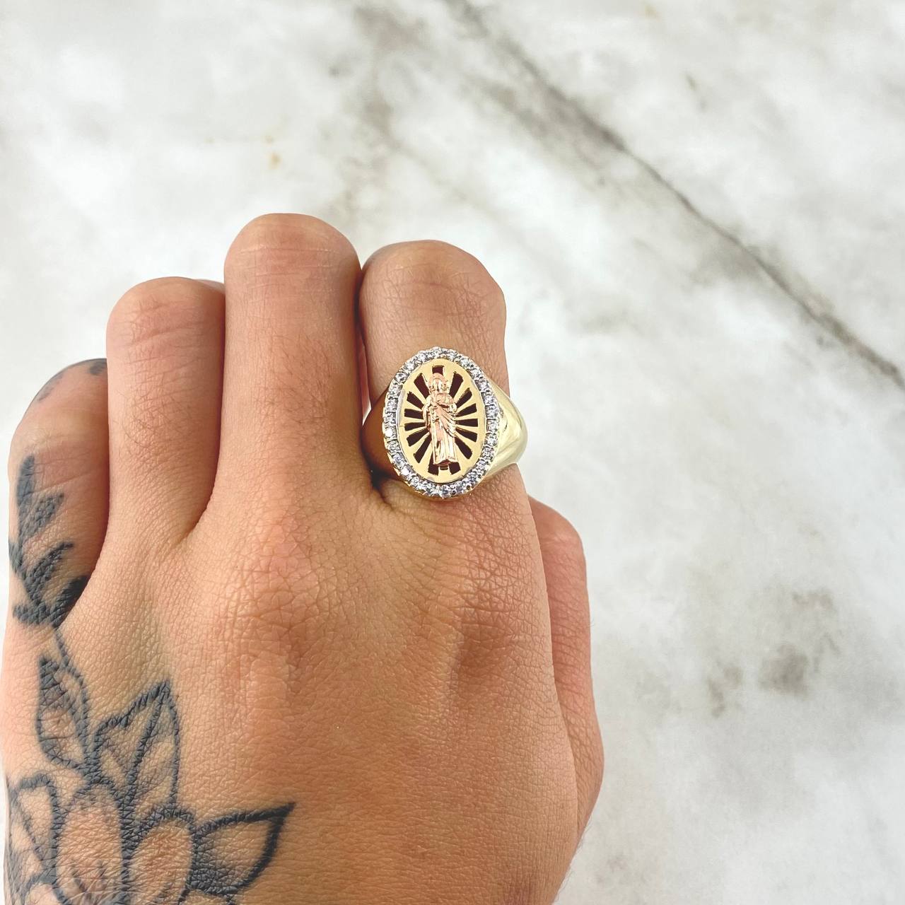 San Judas Filigree Ring 7.05gr / Size 6 1/2 / White Zircons Two-tone Yellow and Rose Gold 18K ©