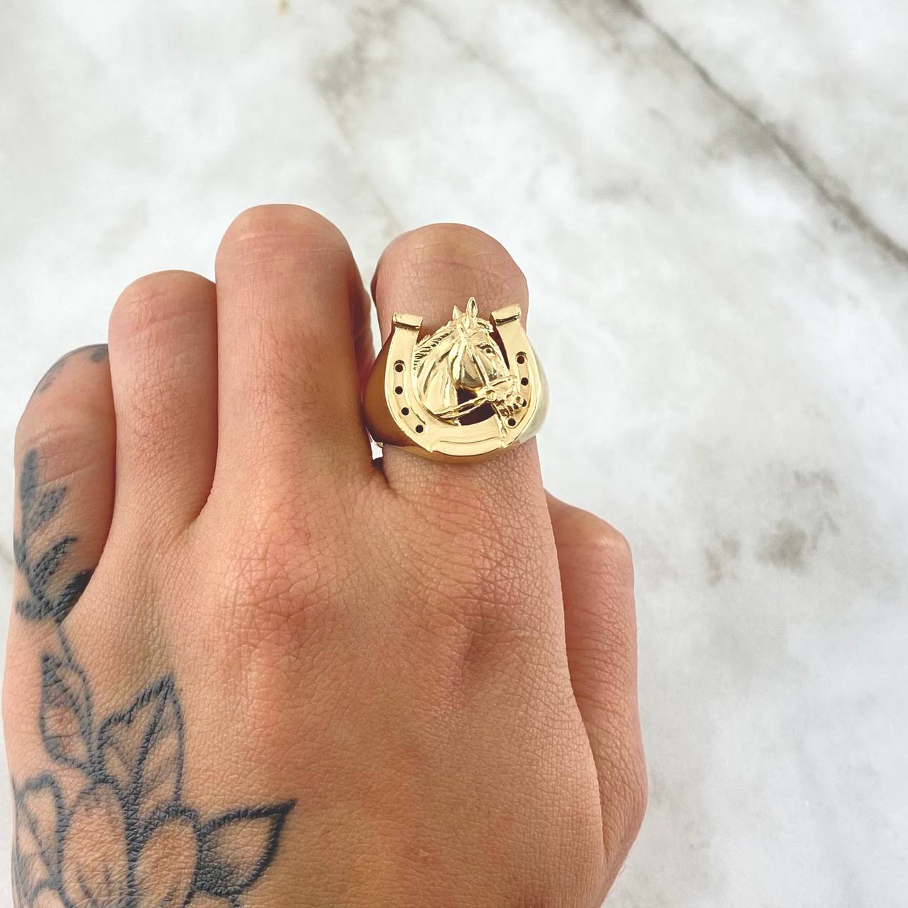 Horseshoe Ring Horse 6.65gr / Size 11 / Smooth 18K Yellow Gold