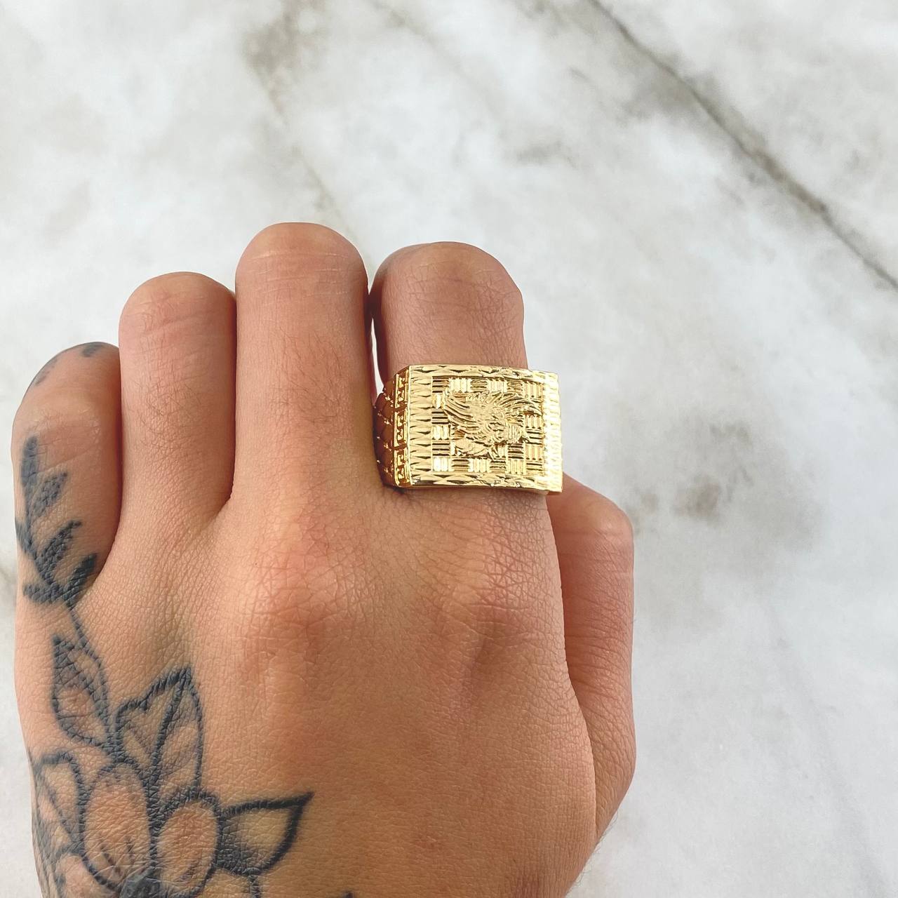 Anillo Aguila Tejida Cuadrado 11.05gr / T12 / Texturizado Oro Amarillo 18K ©