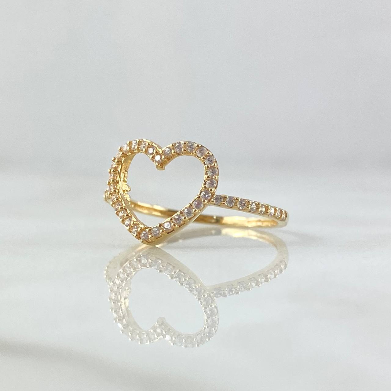 Anillo Corazón Silueta 1.45gr / T6 1/2 / Circones Blancos Oro Amarillo 18K ©