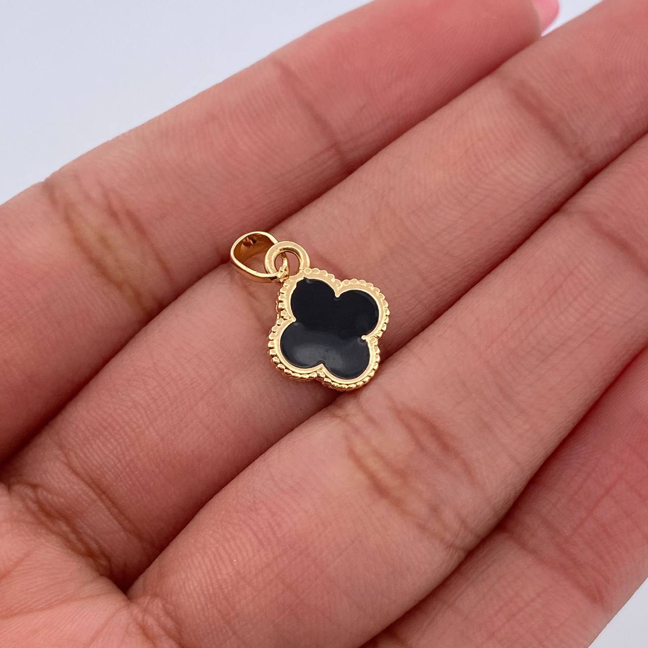 Dije Trebol 1.2gr / 1.6cm / Electroestatica Negro Oro Amarillo 18K &
