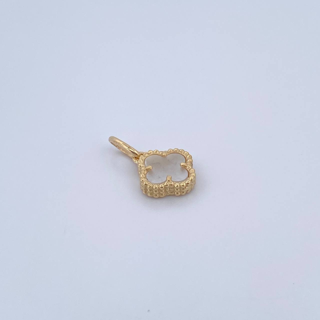 Dije Trebol  1.3gr / 1.6cm / Nacar Blanco Oro Amarillo 18K &