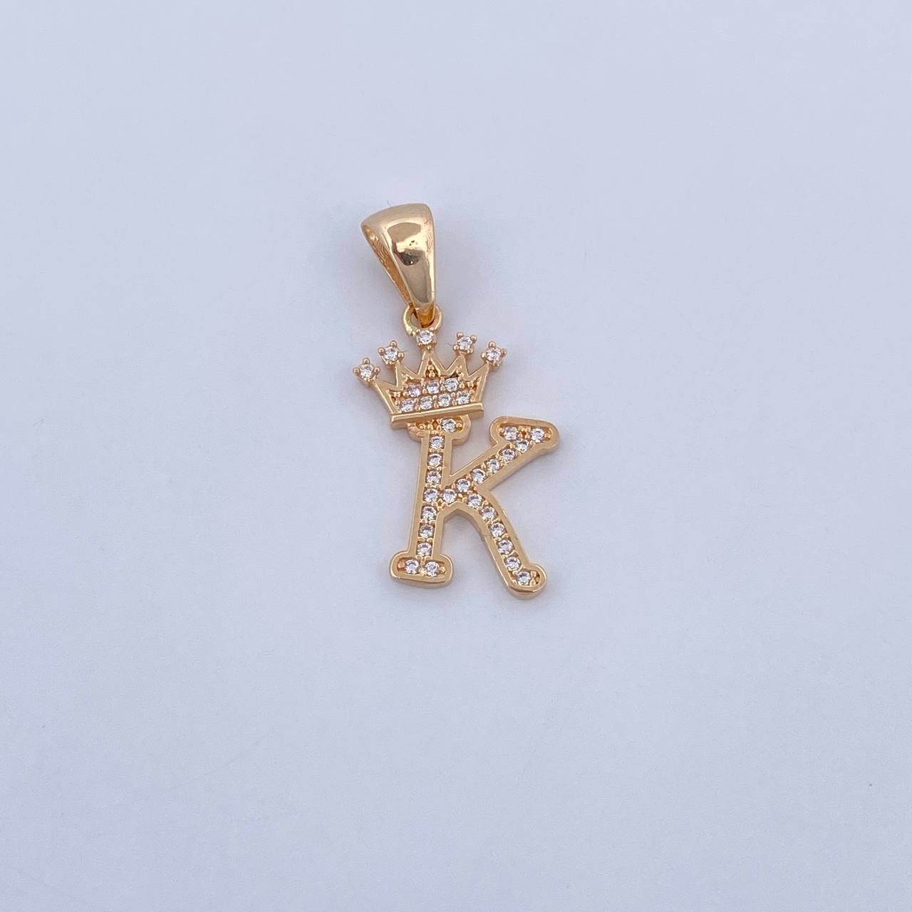 Dije Letra K Corona 1.75gr / 2.6cm / Circones Blancos Oro Amarillo 18K &