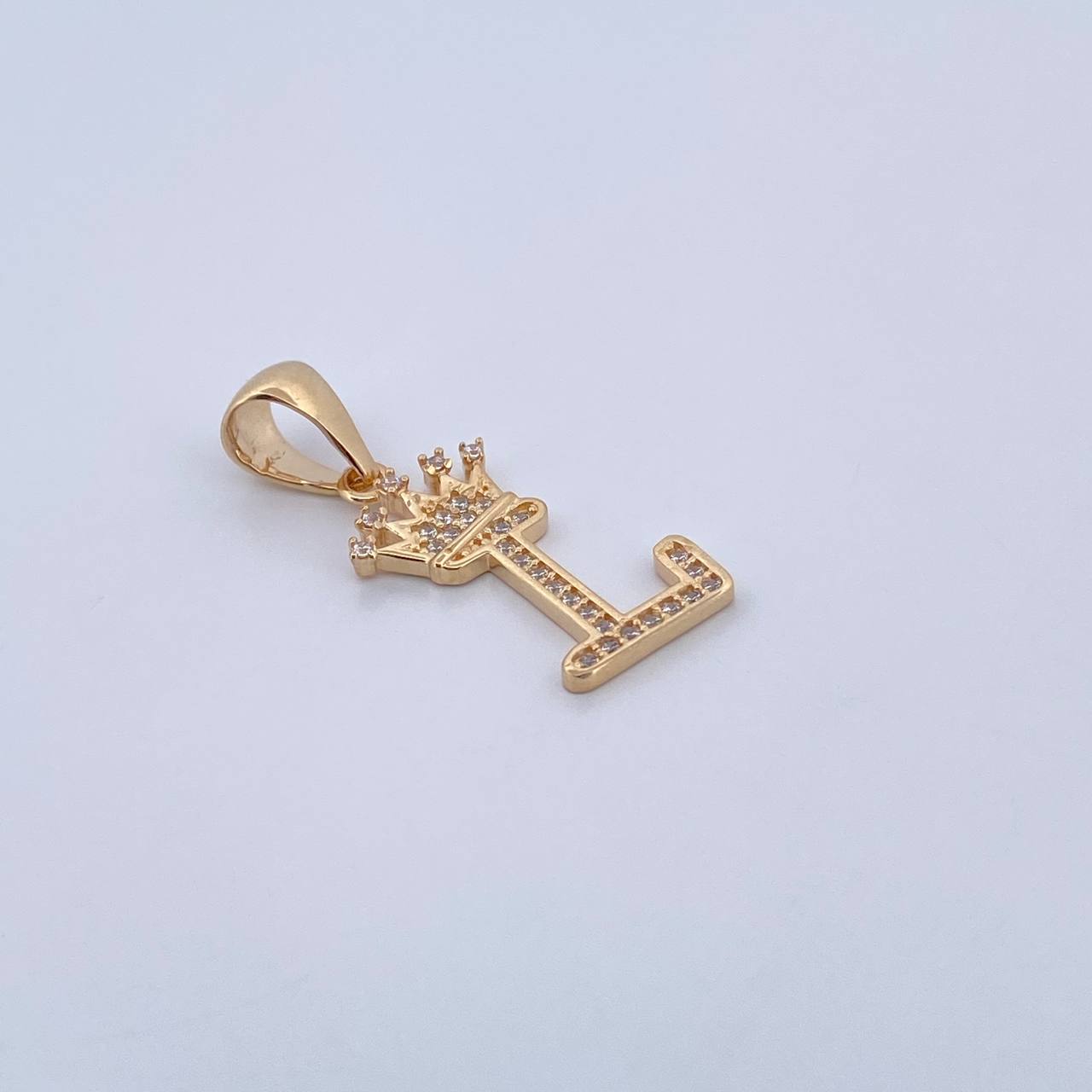 Dije Letra L Corona 1.55gr / 2.6cm / Circones Blancos Oro Amarillo 18K &