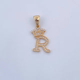 Dije Letra R Corona 1.7gr / 2.7cm / Circones Blancos Oro Amarillo 18K &